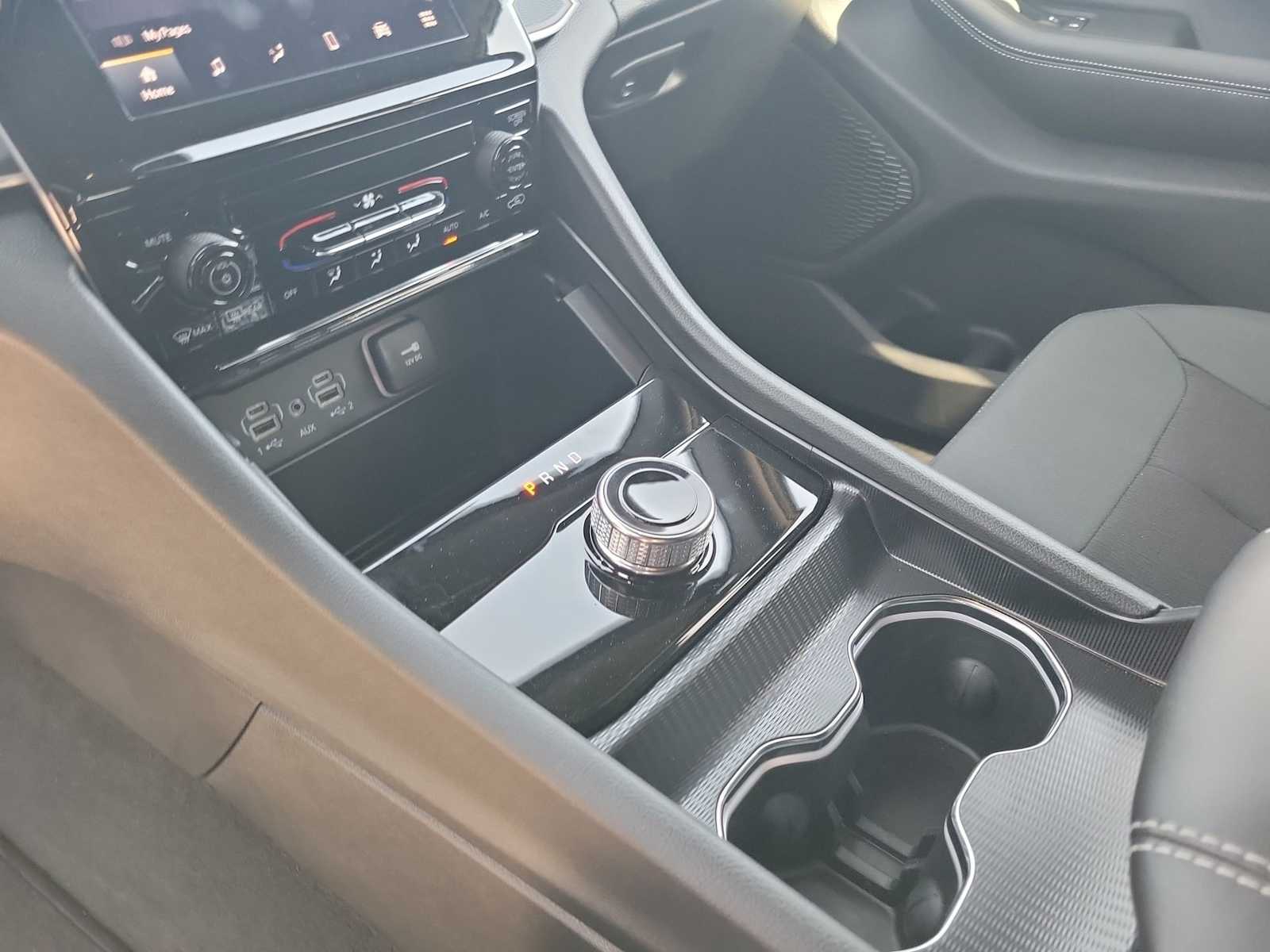 Thumbnail: 2025 Jeep Grand Cherokee L - 13