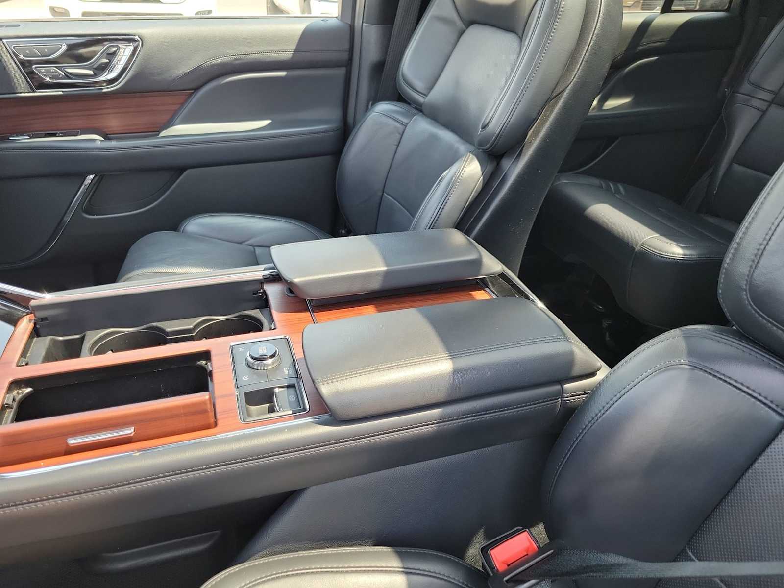 Thumbnail: 2023 Lincoln Navigator L - 16