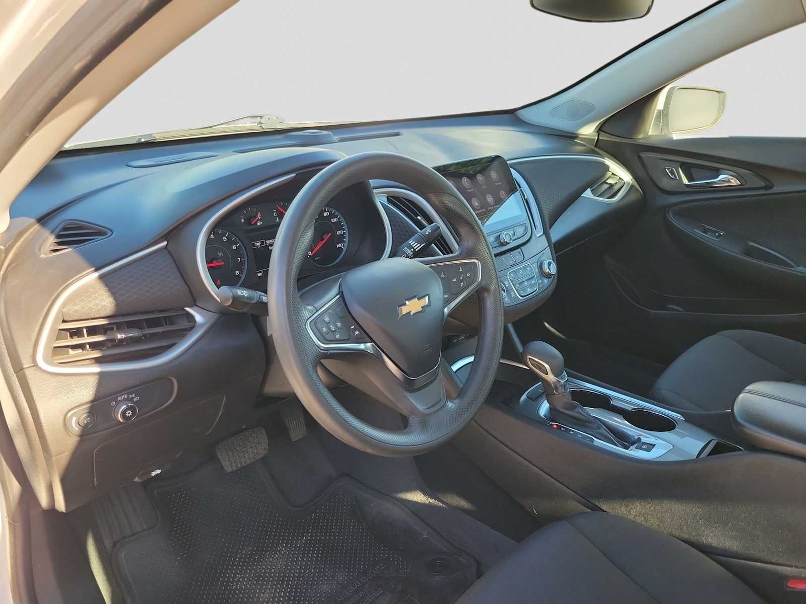 Thumbnail: 2023 Chevrolet Malibu - 10