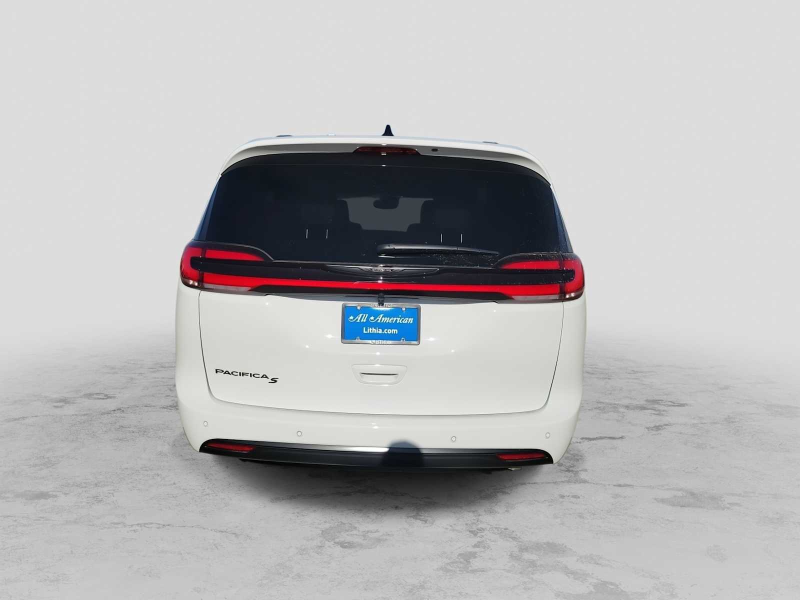 Thumbnail: 2026 Chrysler Pacifica - 5