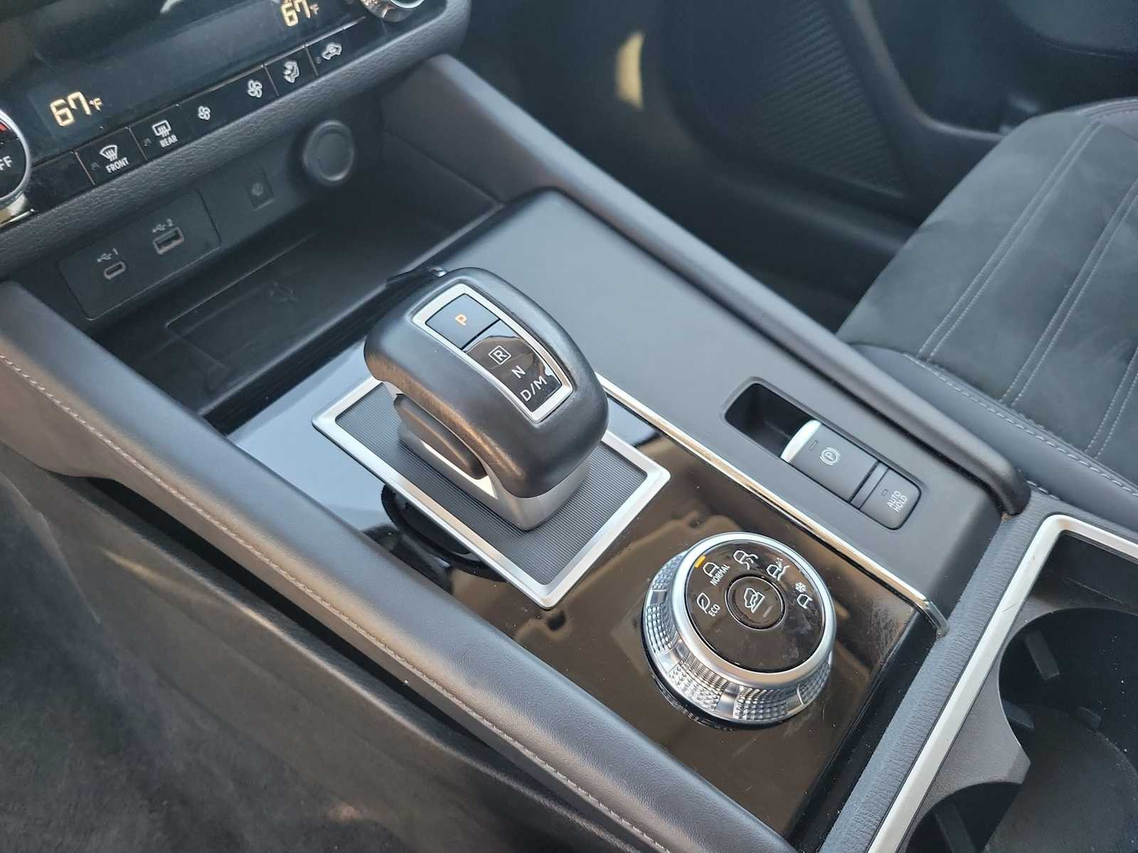 Thumbnail: 2024 Mitsubishi Outlander - 17