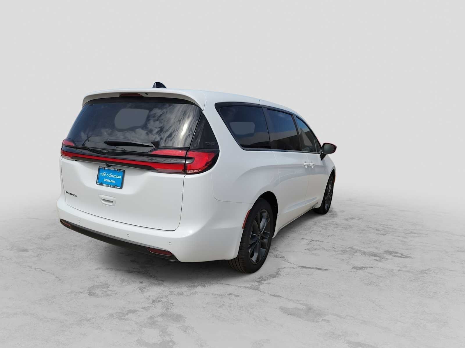 Thumbnail: 2026 Chrysler Pacifica - 8