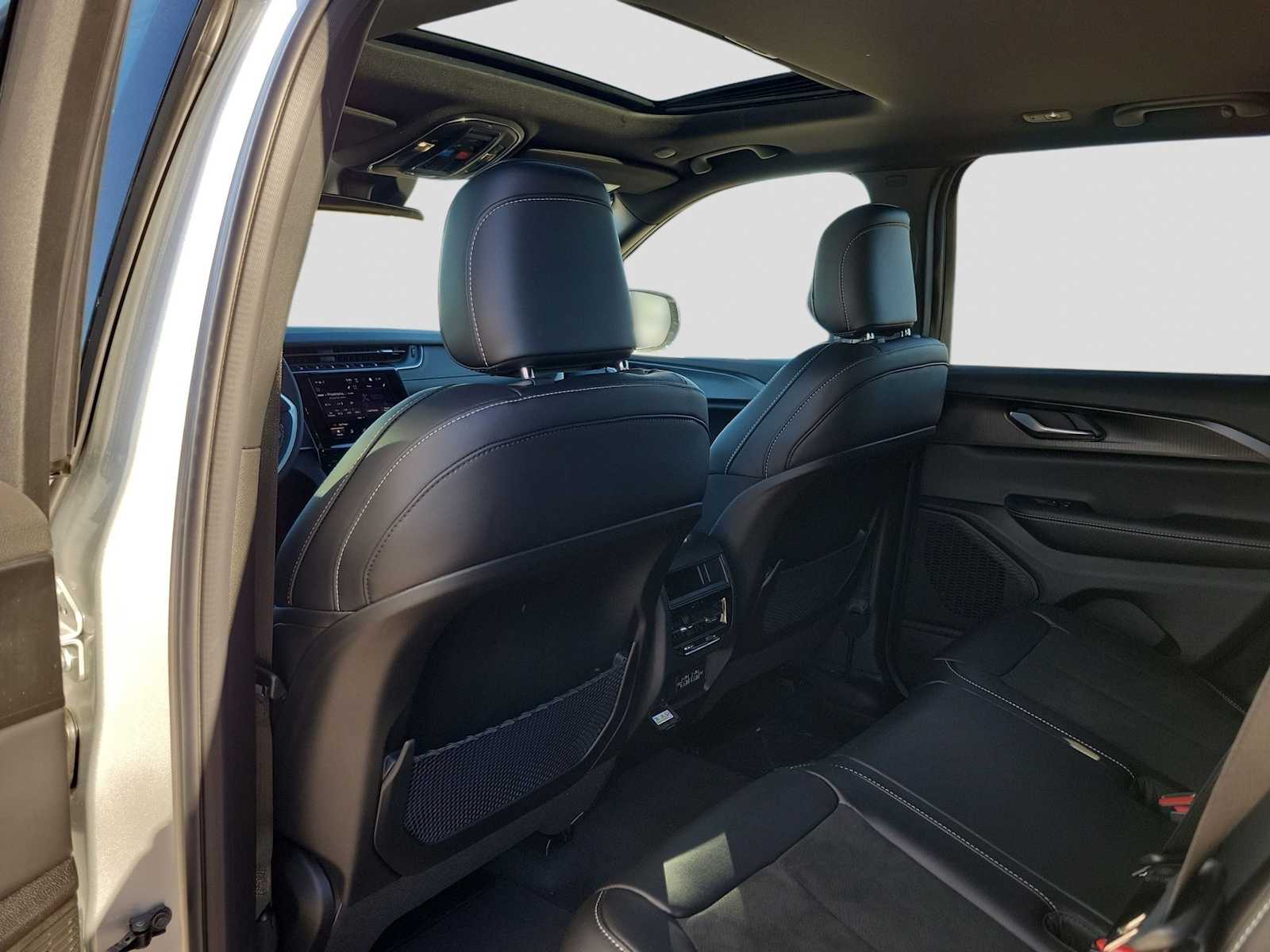 Thumbnail: 2025 Jeep Grand Cherokee - 12