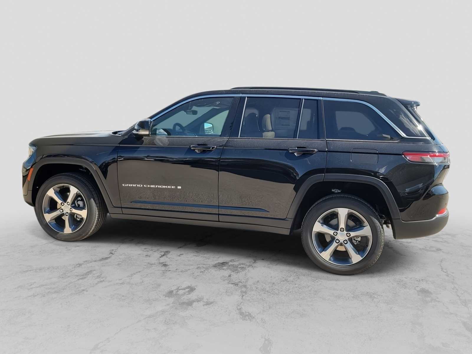 Thumbnail: 2025 Jeep Grand Cherokee - 3