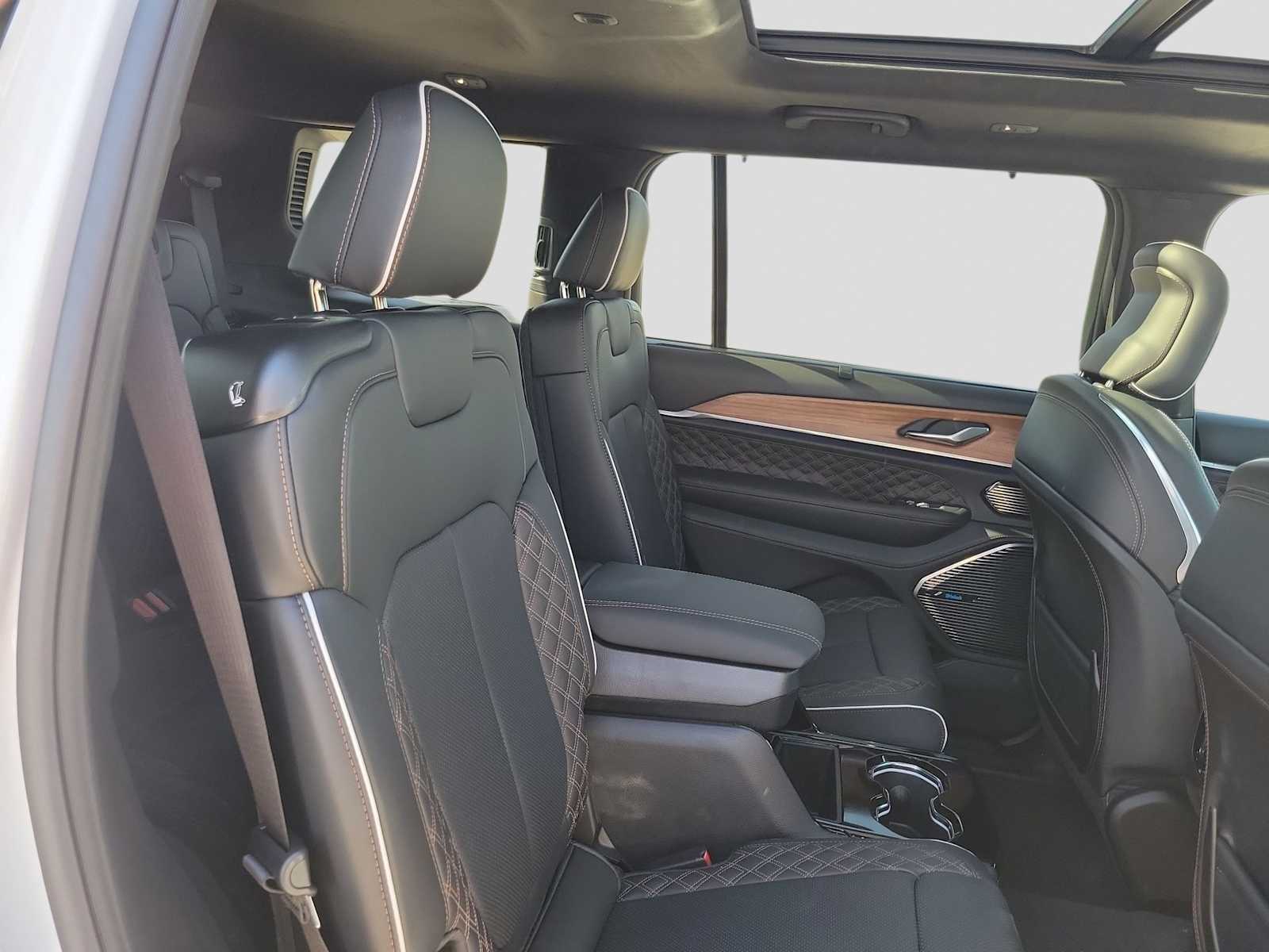Thumbnail: 2026 Jeep Grand Cherokee L - 17