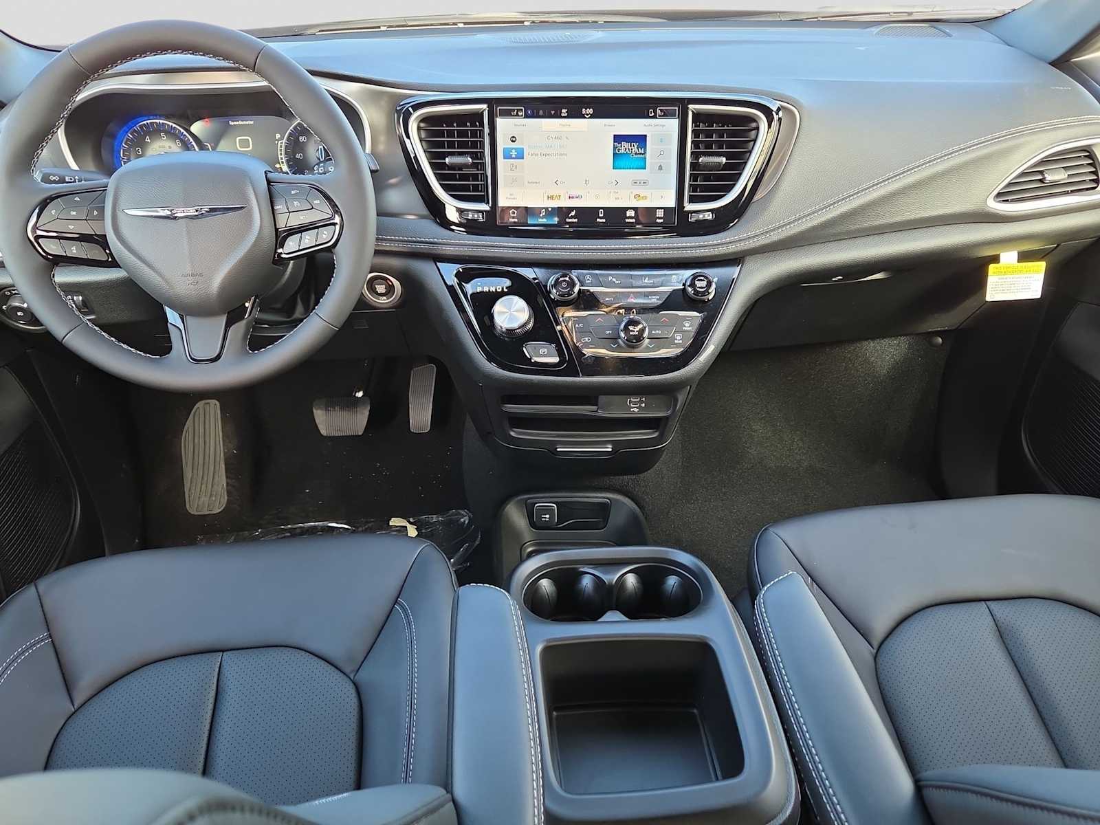 Thumbnail: 2026 Chrysler Pacifica - 10