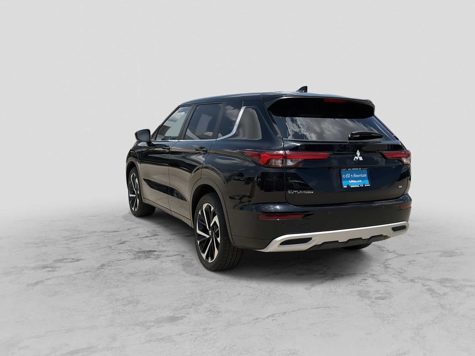 Thumbnail: 2024 Mitsubishi Outlander - 6