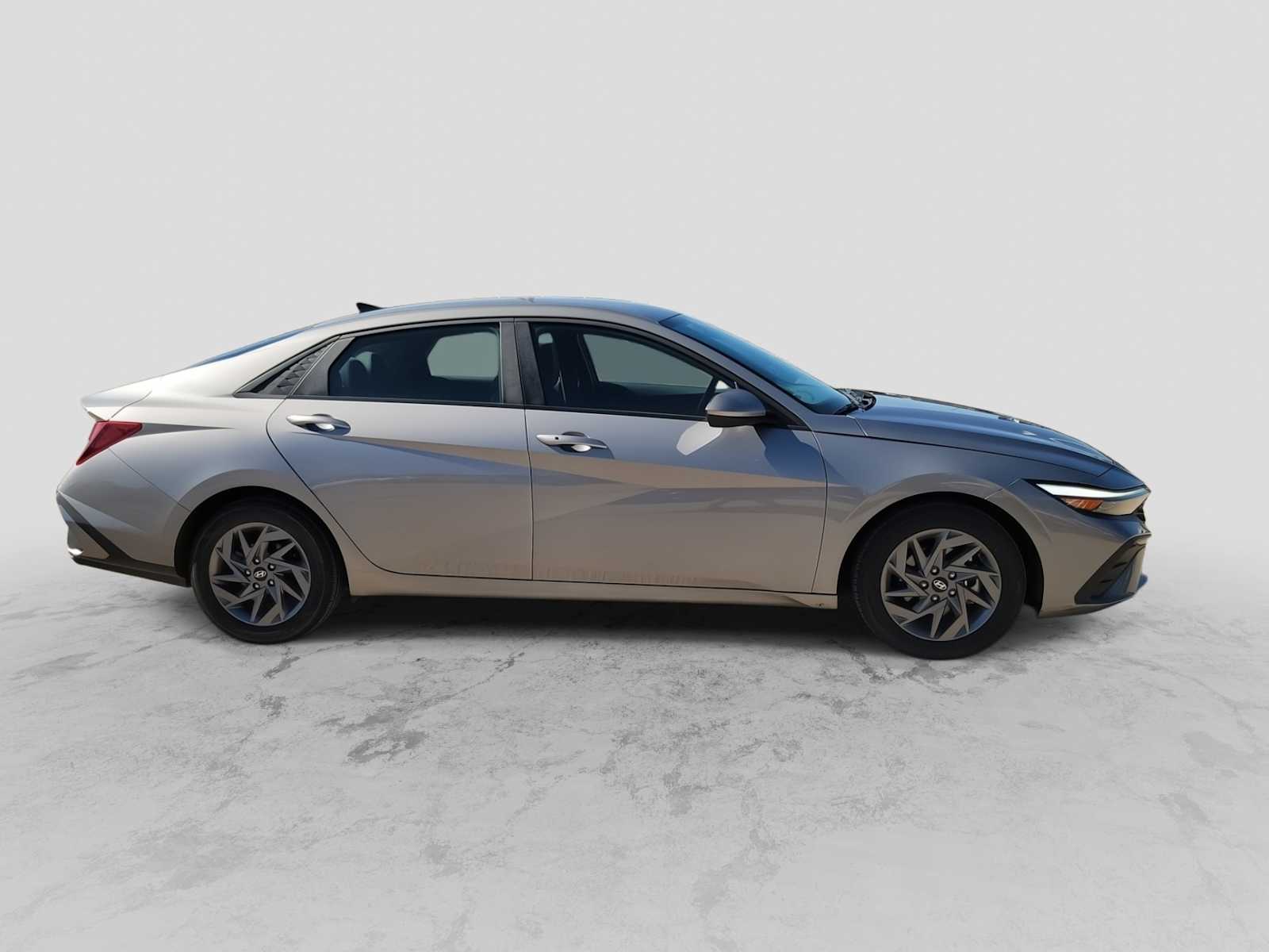 Thumbnail: 2024 Hyundai Elantra - 9