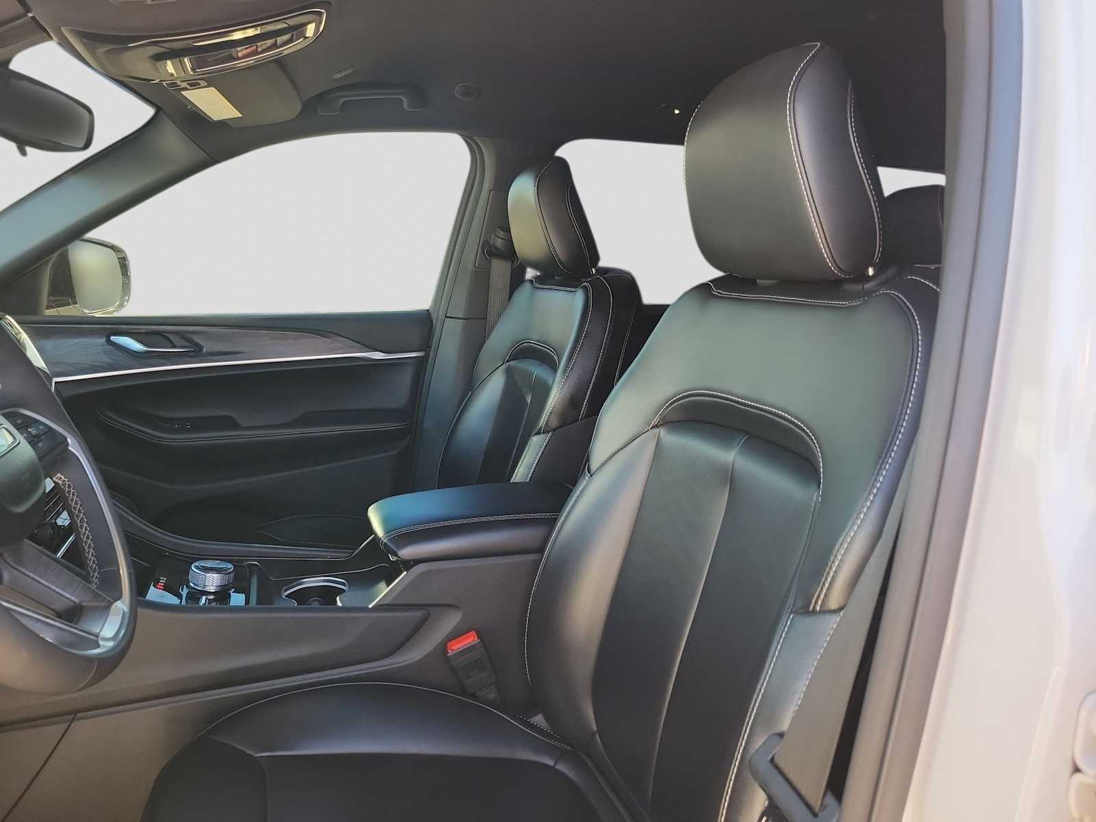 Thumbnail: 2024 Jeep Grand Cherokee - 7