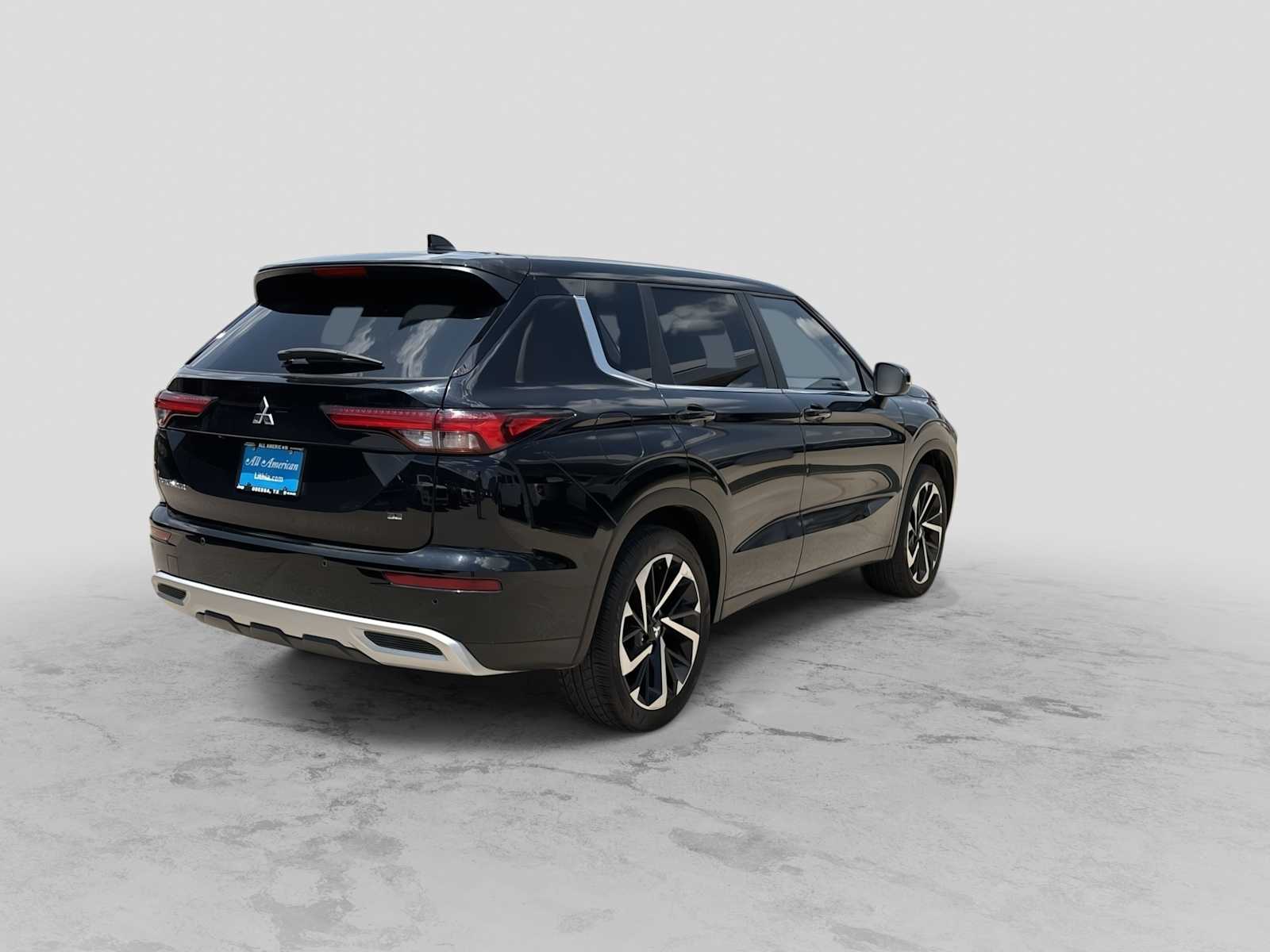 Thumbnail: 2024 Mitsubishi Outlander - 8