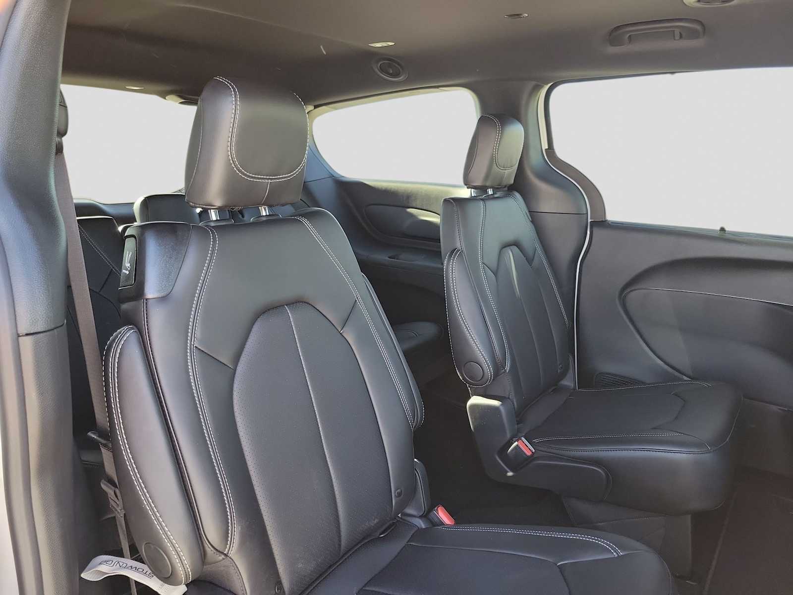 Thumbnail: 2026 Chrysler Pacifica - 13