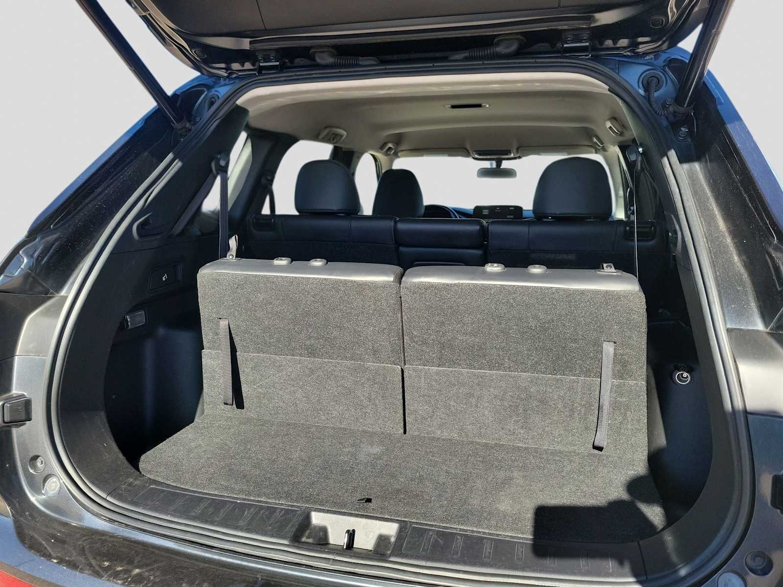 Thumbnail: 2024 Mitsubishi Outlander - 19