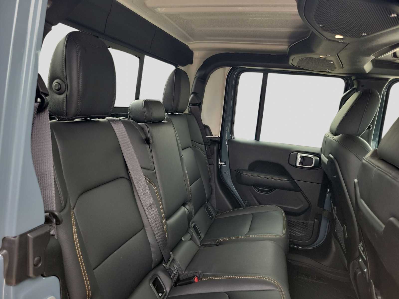 Thumbnail: 2026 Jeep Gladiator - 17