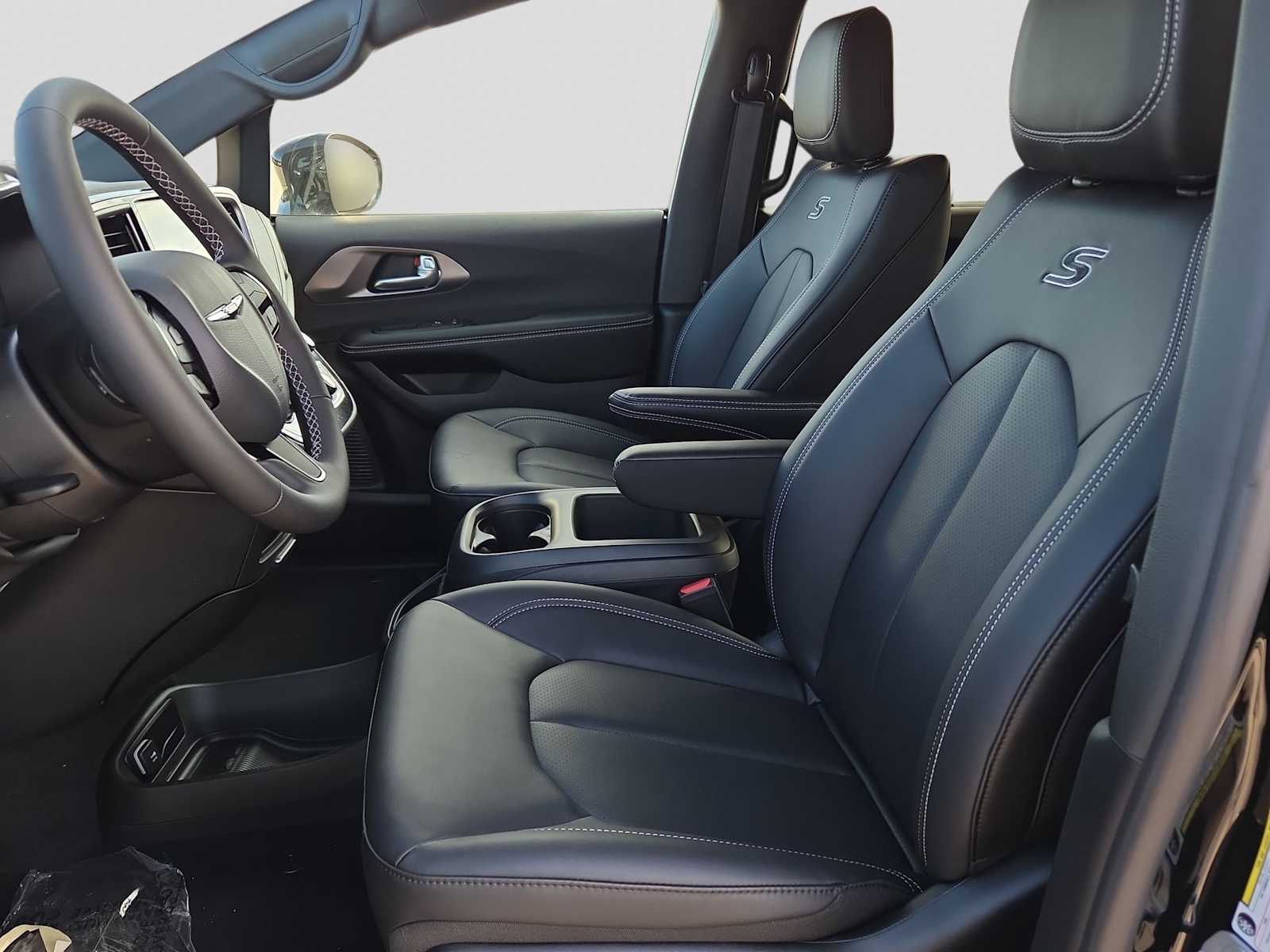 Thumbnail: 2026 Chrysler Pacifica - 13