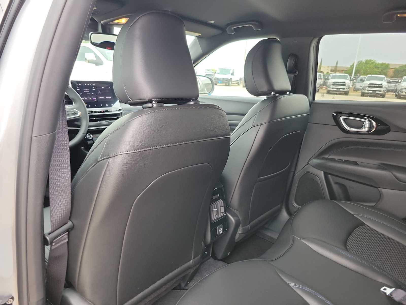 2025 Jeep Compass Latitude 12