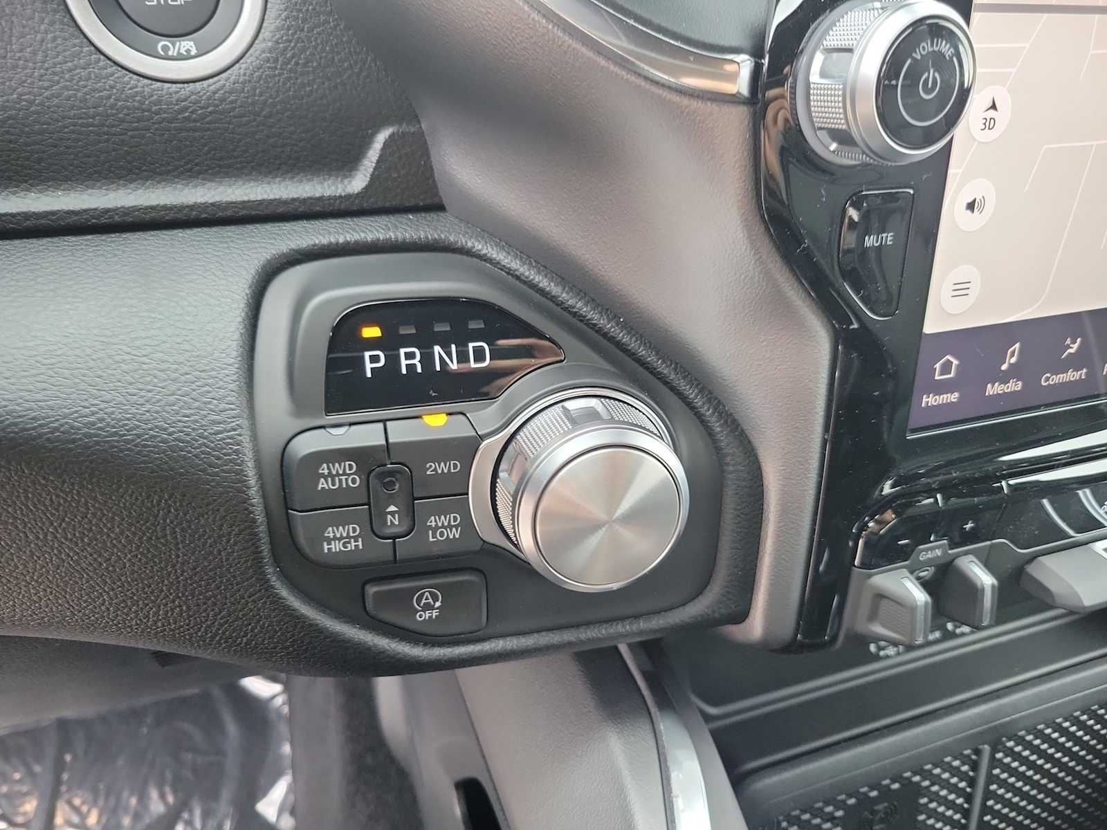Thumbnail: 2026 RAM 1500 - 25
