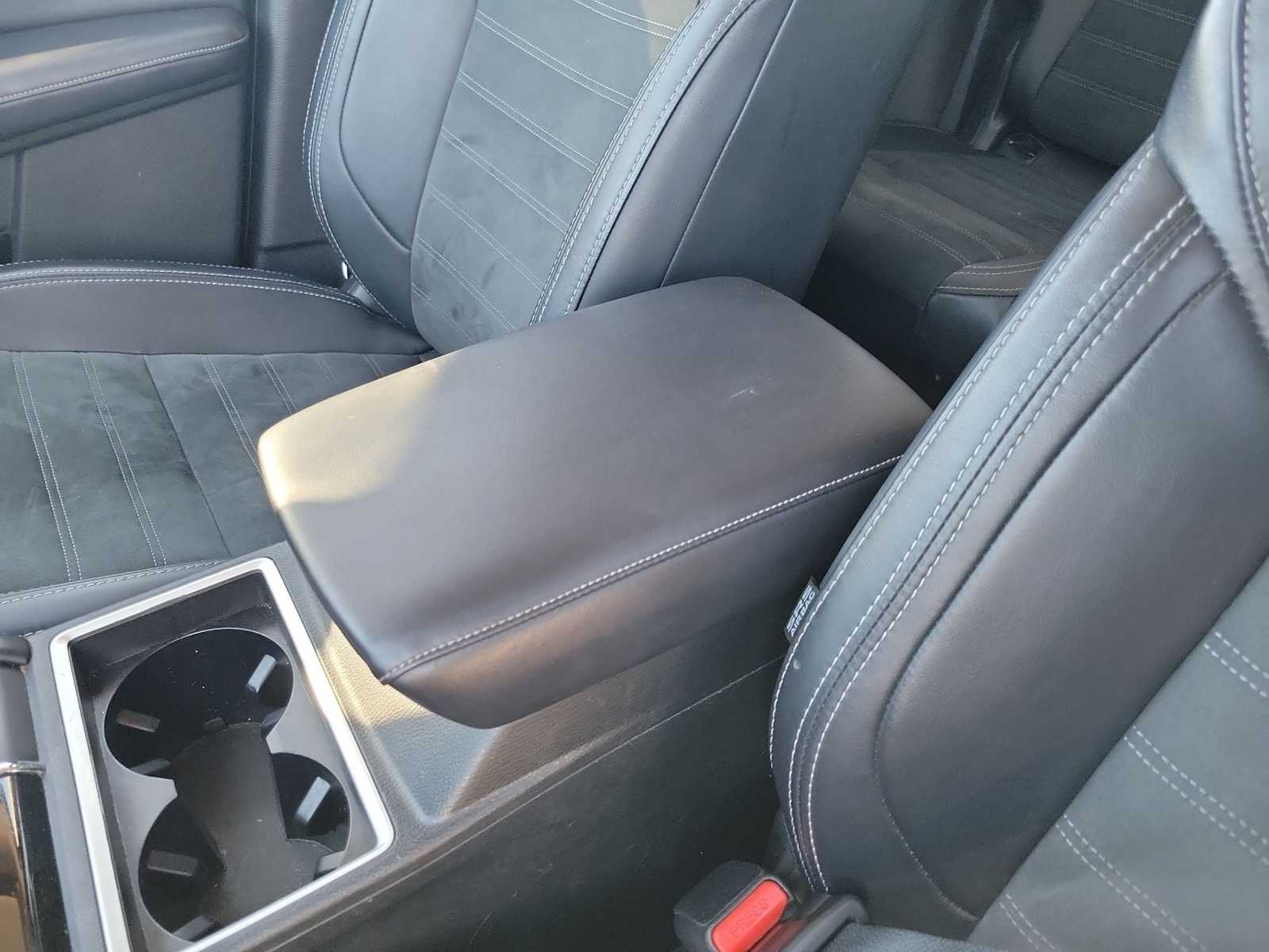 Thumbnail: 2024 Mitsubishi Outlander - 16