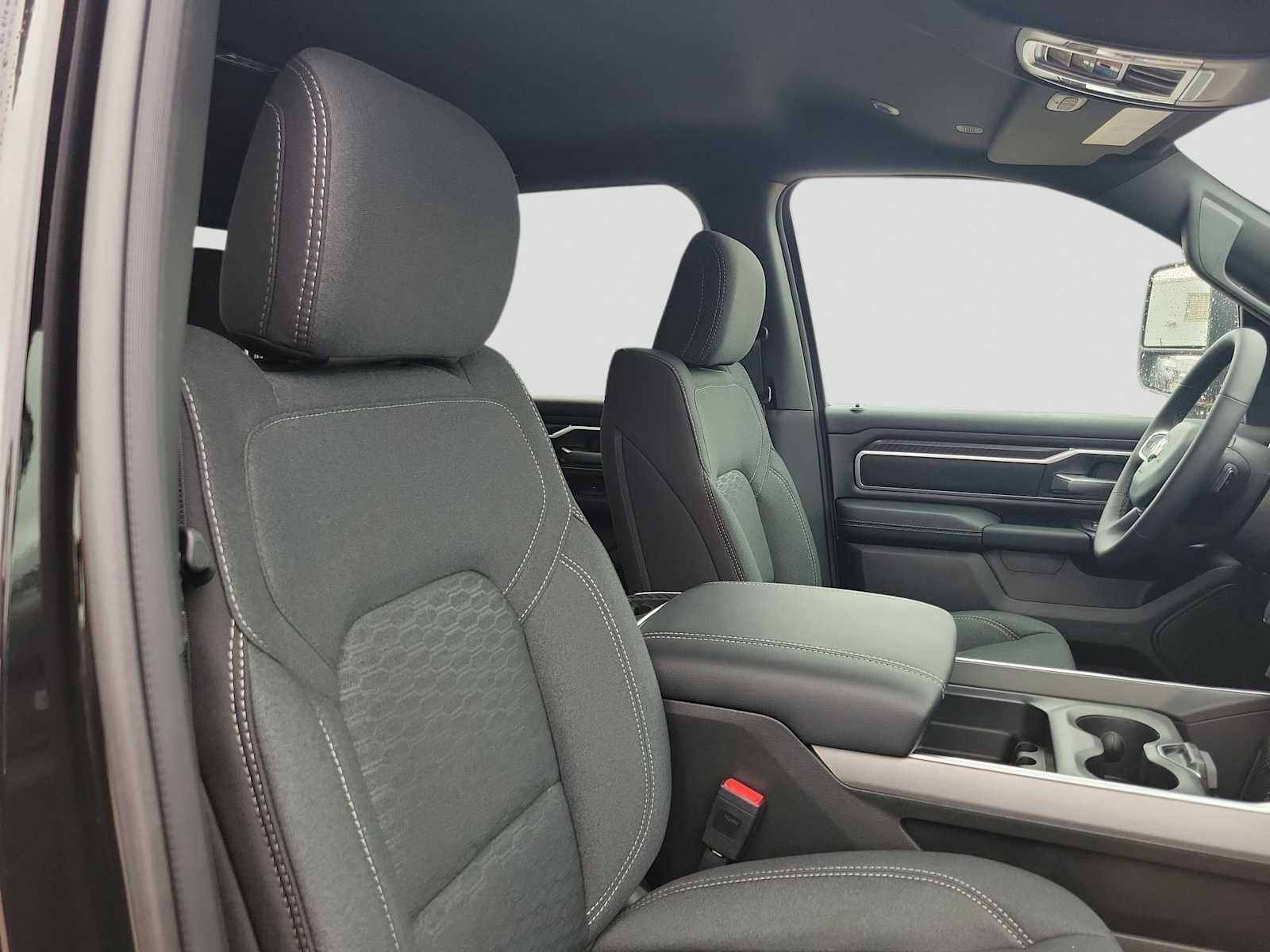 Thumbnail: 2026 RAM 1500 - 18