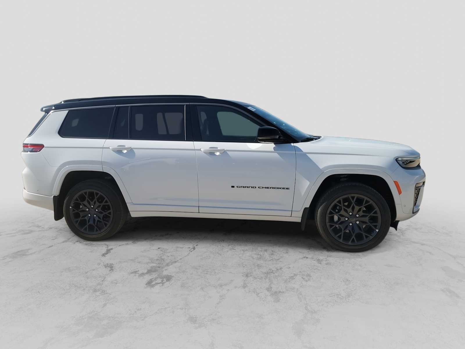 Thumbnail: 2026 Jeep Grand Cherokee L - 9