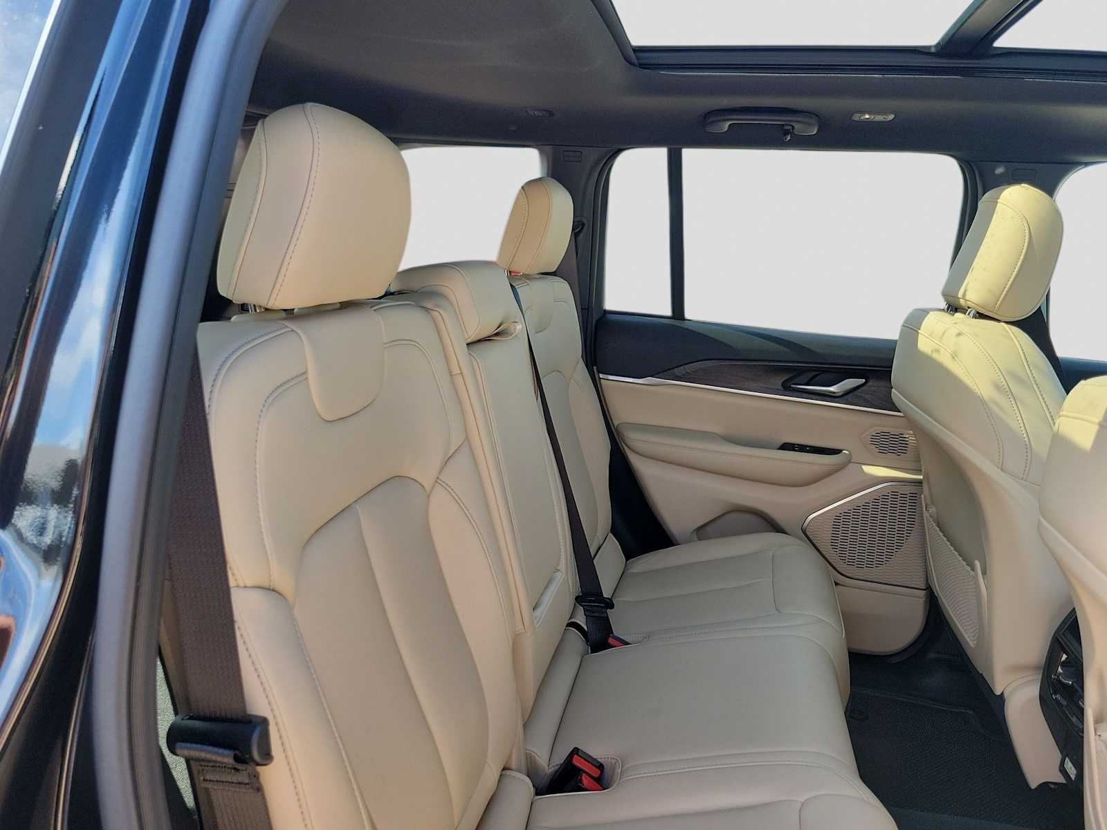 Thumbnail: 2026 Jeep Grand Cherokee - 17