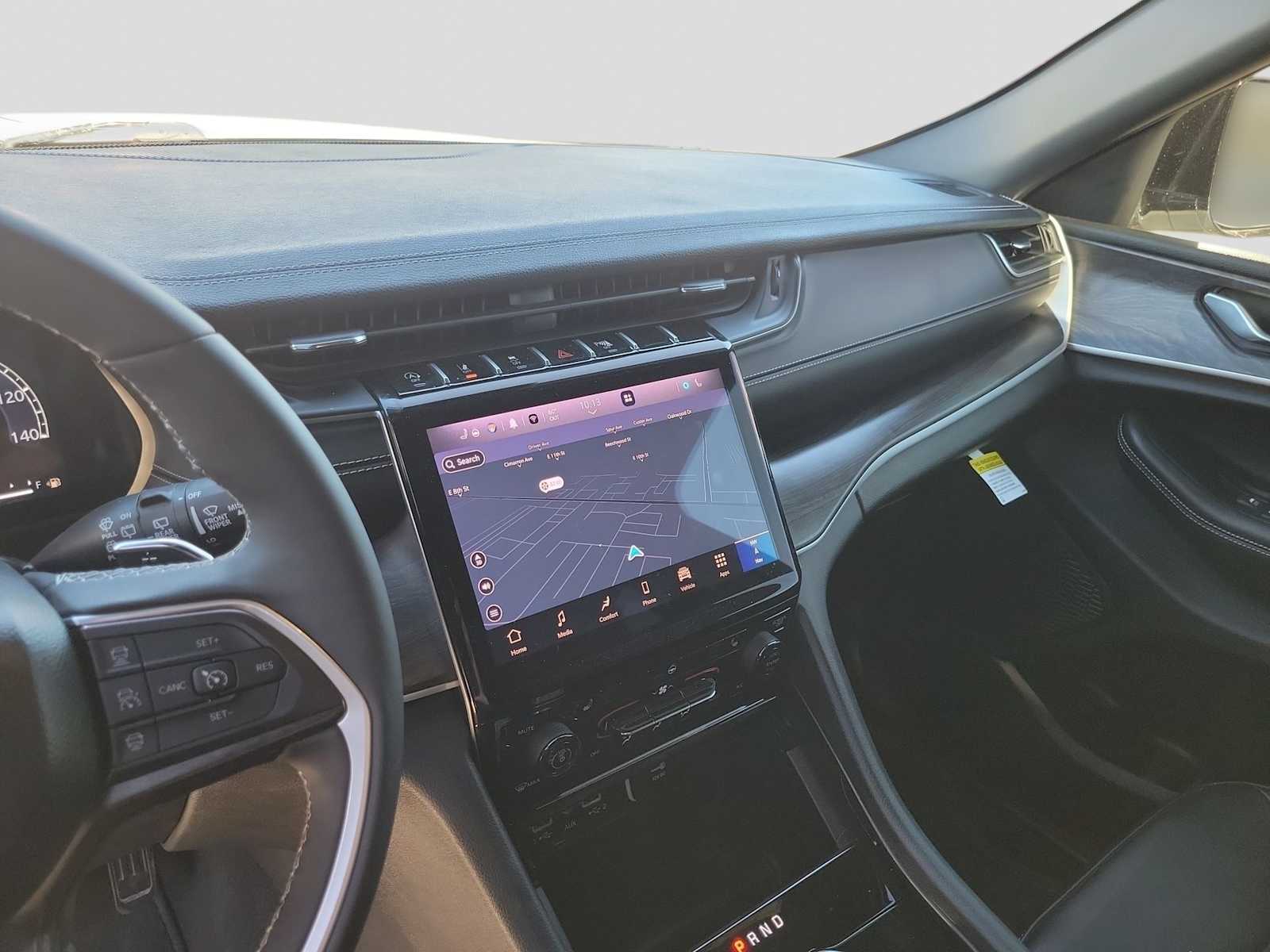 Thumbnail: 2024 Jeep Grand Cherokee - 16