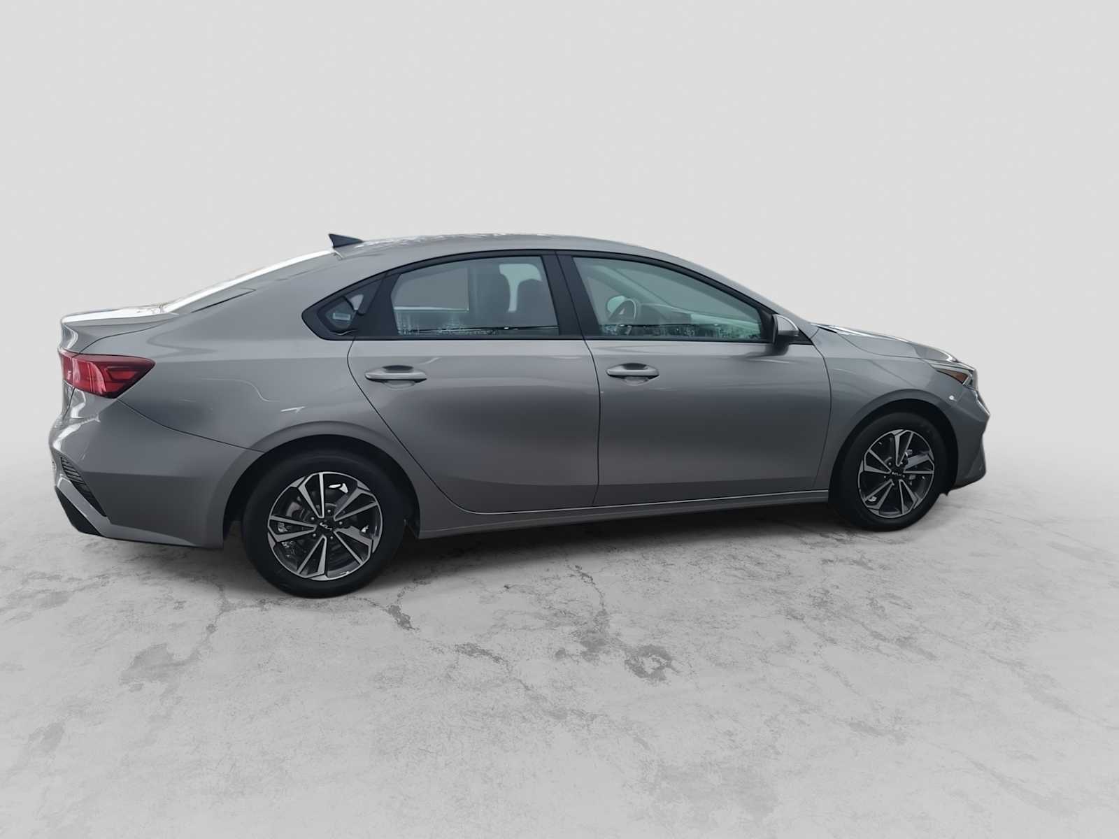 Thumbnail: 2024 Kia Forte - 9