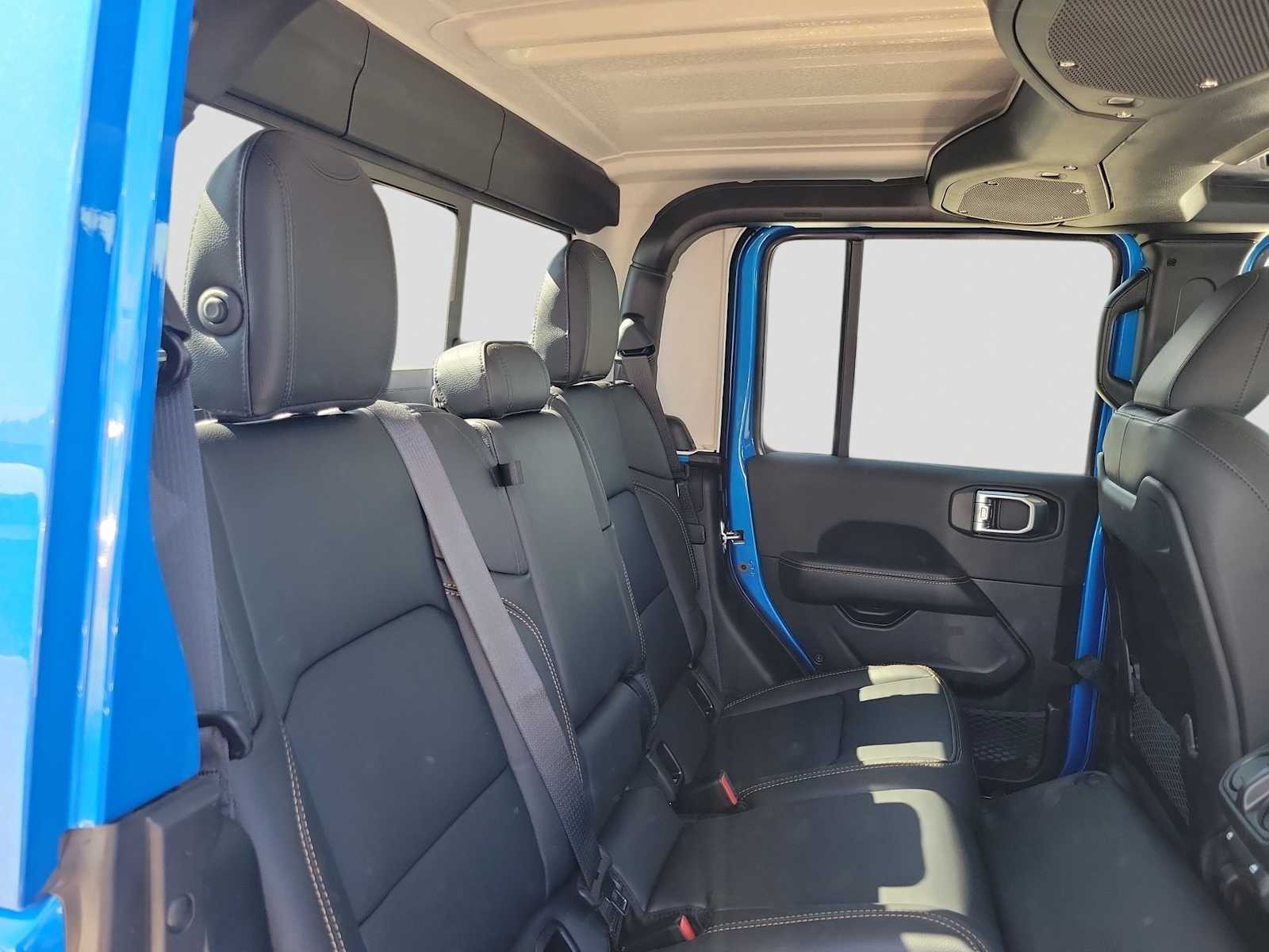 Thumbnail: 2026 Jeep Gladiator - 17
