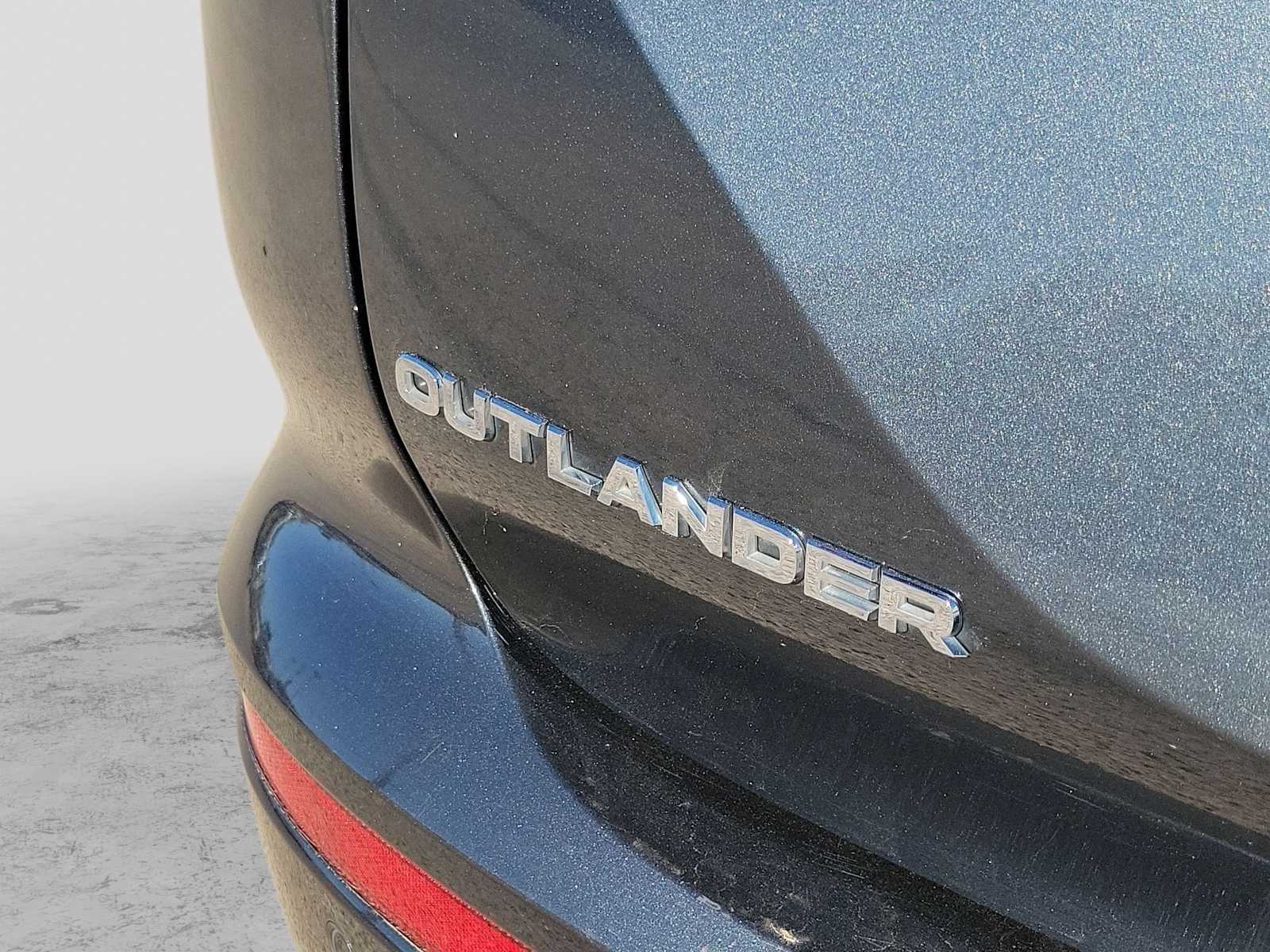 Thumbnail: 2024 Mitsubishi Outlander - 7