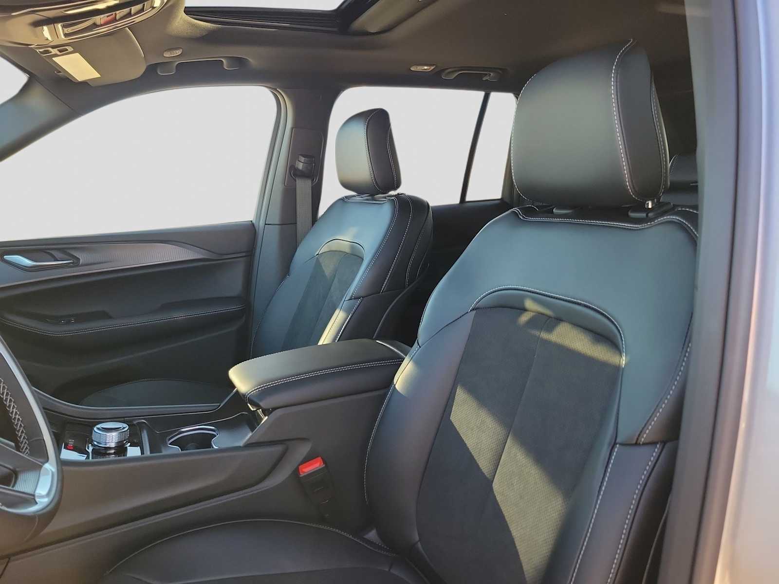 Thumbnail: 2025 Jeep Grand Cherokee - 11