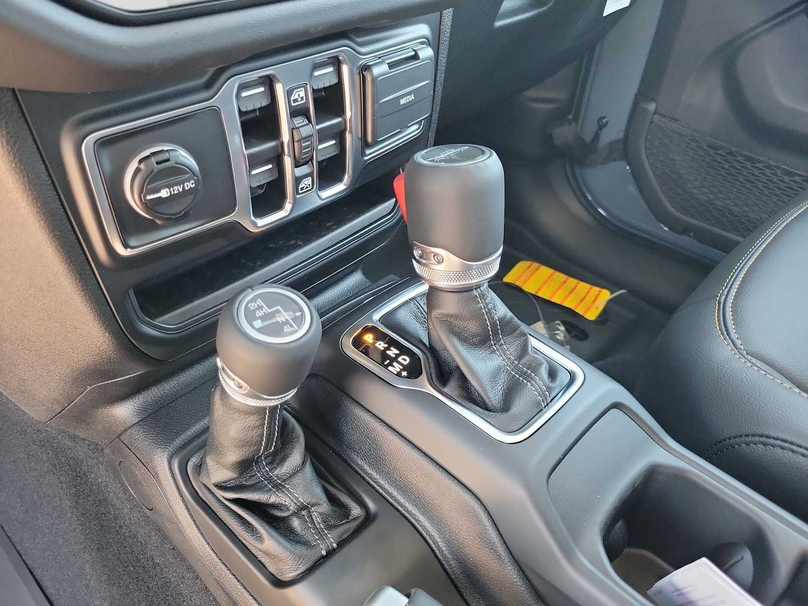 Thumbnail: 2025 Jeep Gladiator - 17