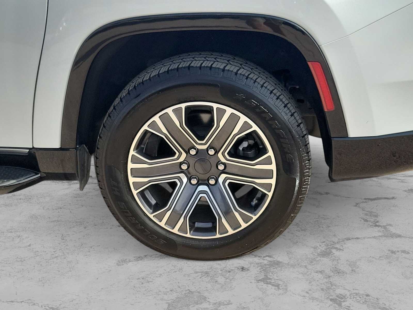 Thumbnail: 2024 Jeep Wagoneer - 12