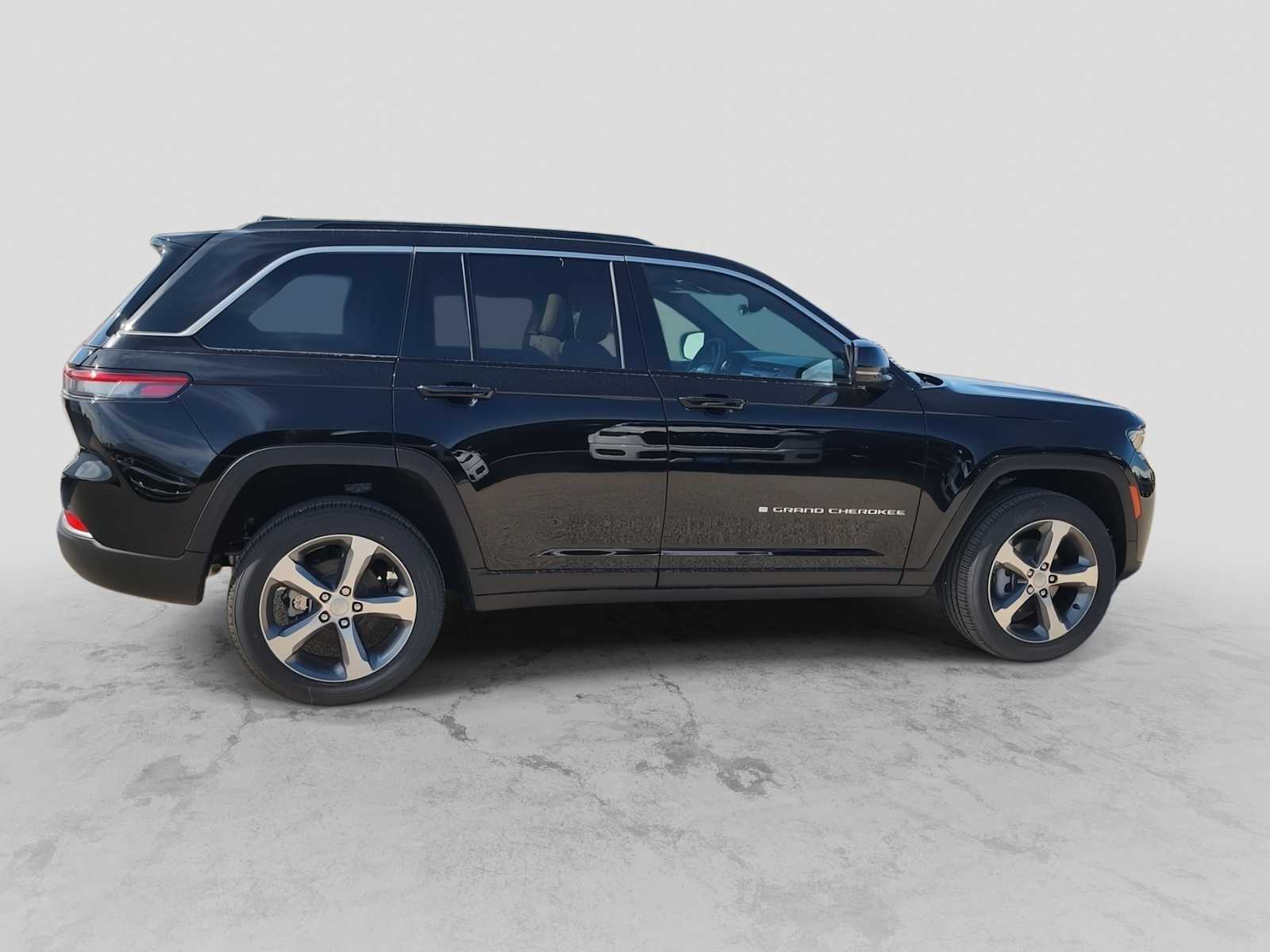 Thumbnail: 2026 Jeep Grand Cherokee - 9