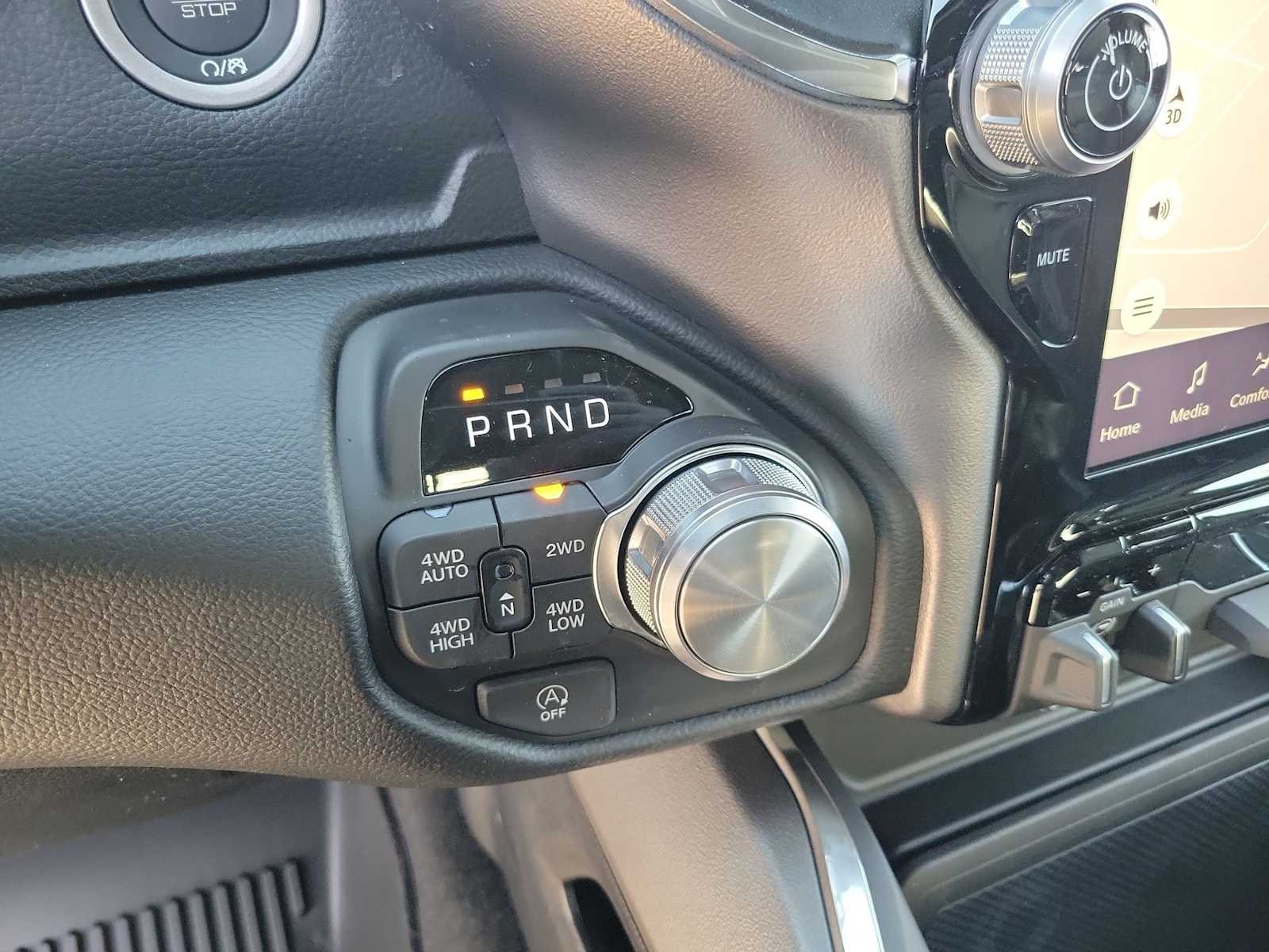 Thumbnail: 2026 RAM 1500 - 17