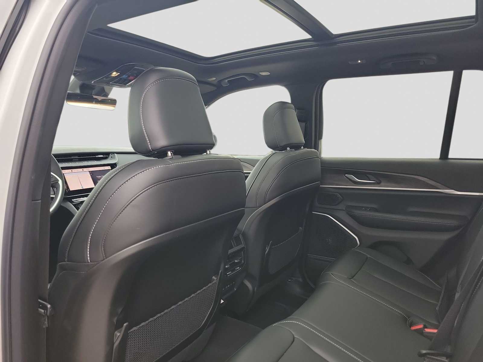 Thumbnail: 2026 Jeep Grand Cherokee - 16
