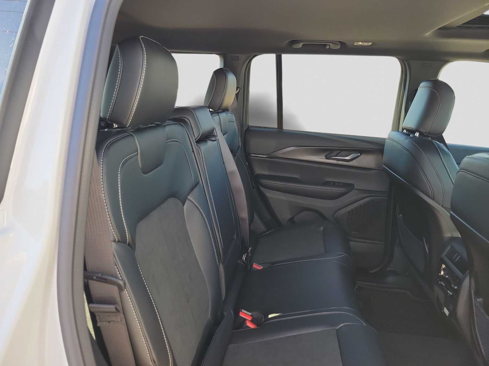 Thumbnail: 2025 Jeep Grand Cherokee - 13