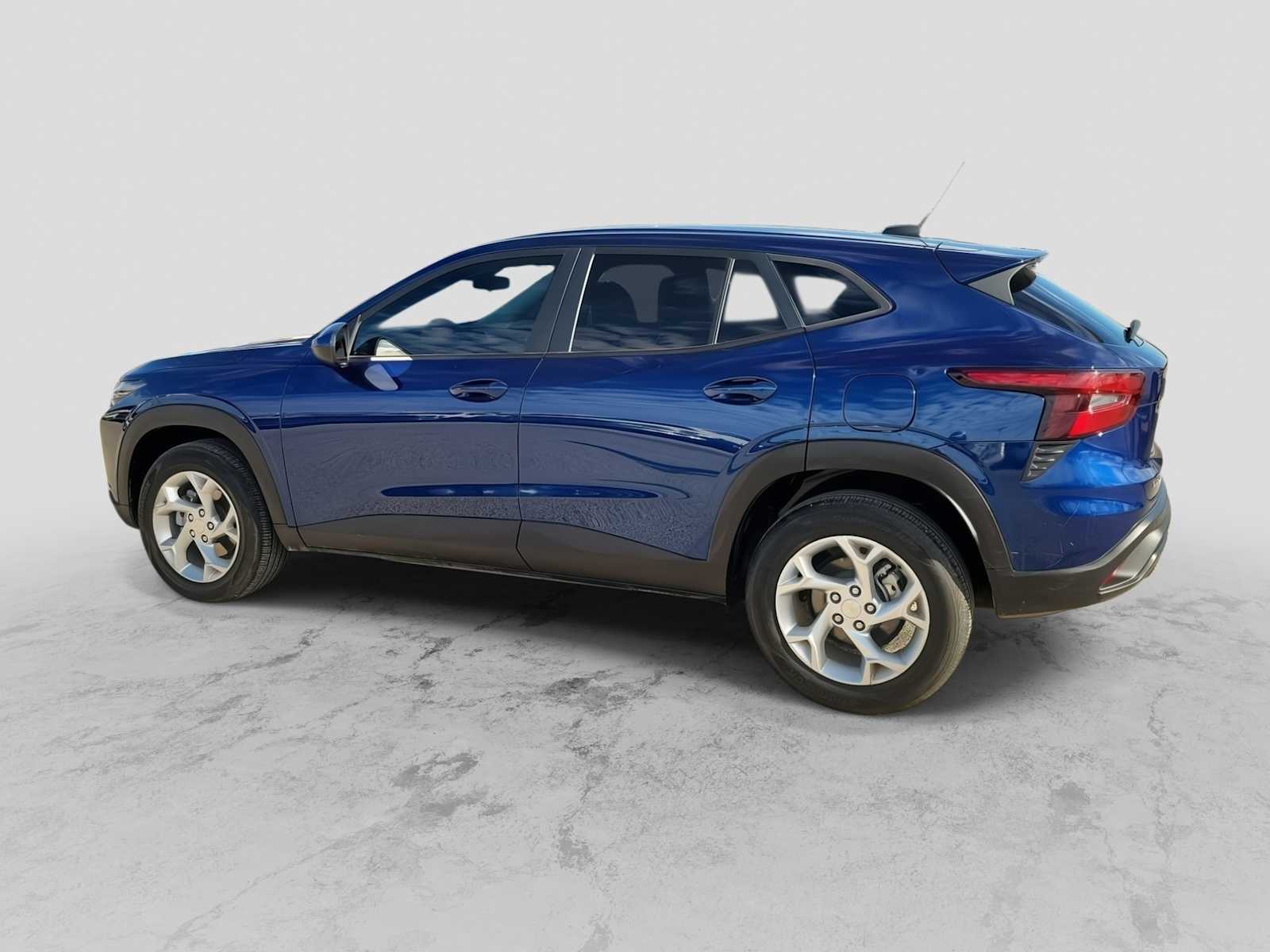 Thumbnail: 2024 Chevrolet Trax - 3