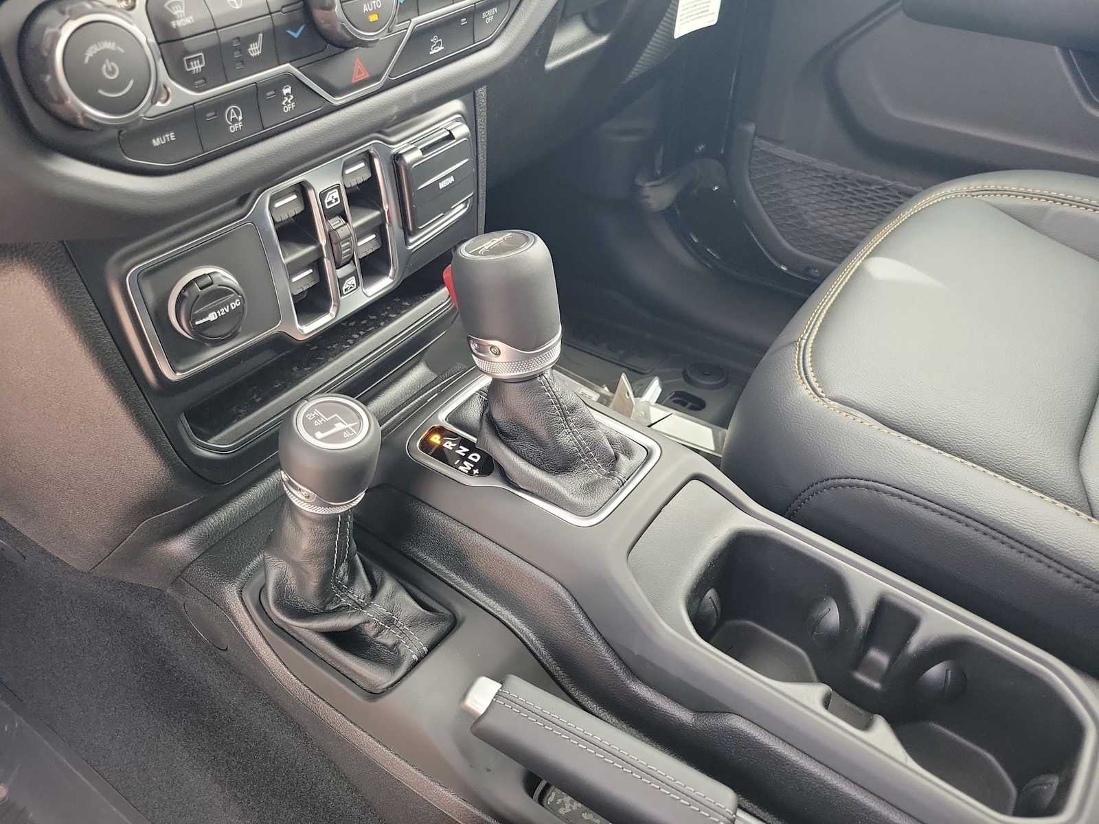 Thumbnail: 2026 Jeep Gladiator - 21