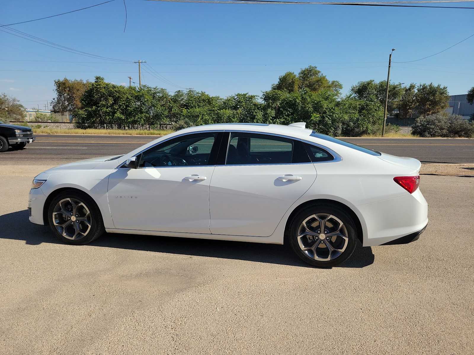 Thumbnail: 2023 Chevrolet Malibu - 3