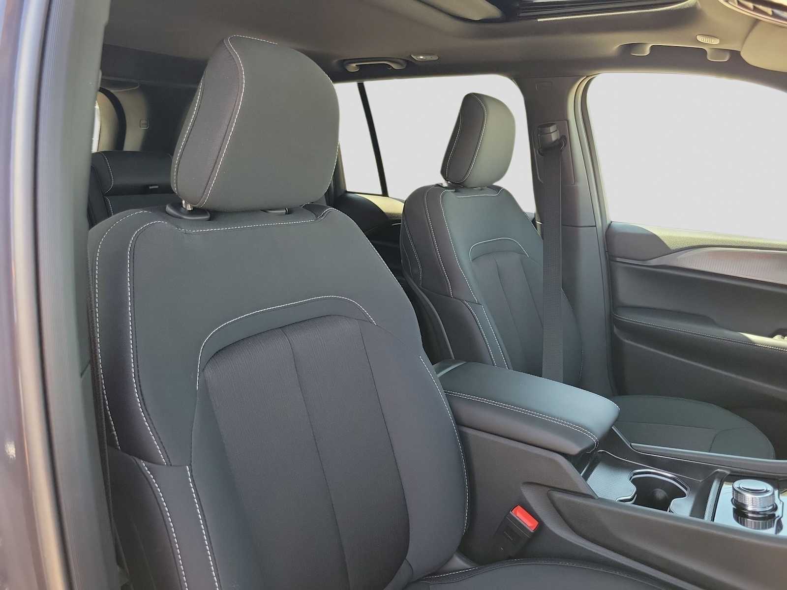 Thumbnail: 2026 Jeep Grand Cherokee - 18