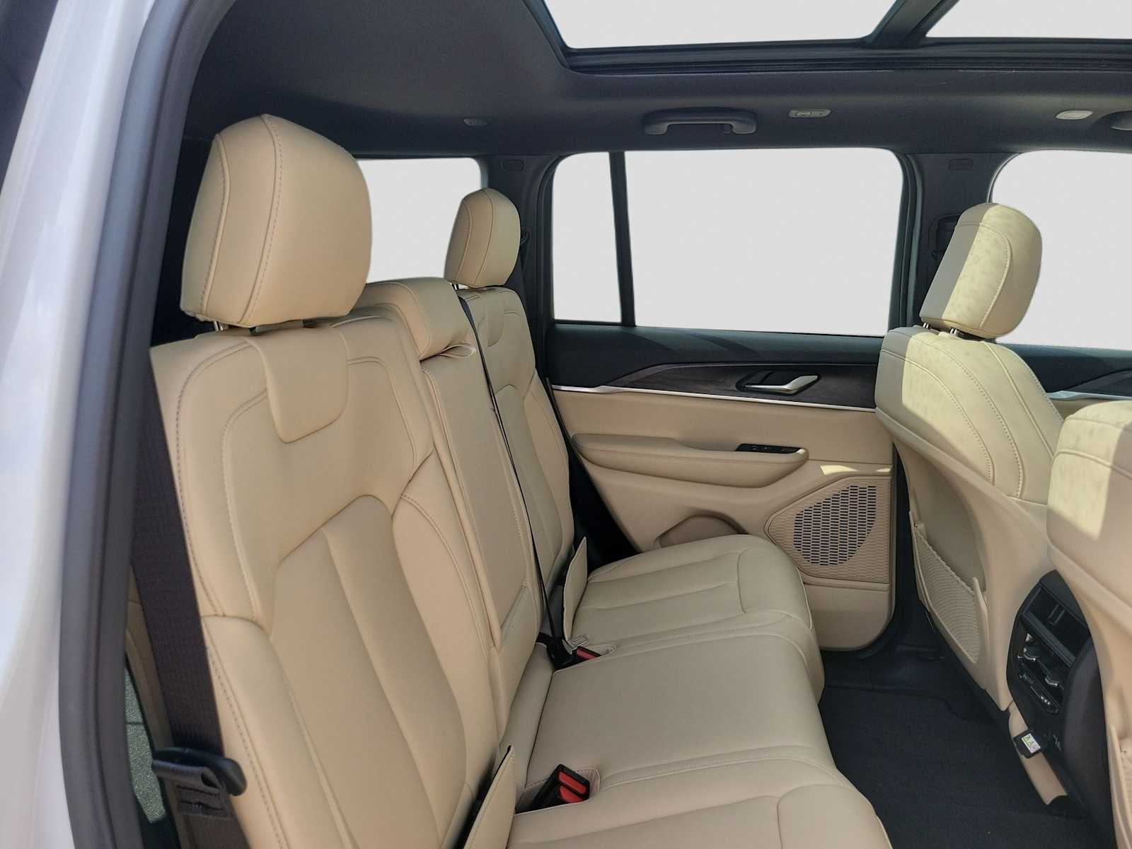 Thumbnail: 2025 Jeep Grand Cherokee - 13