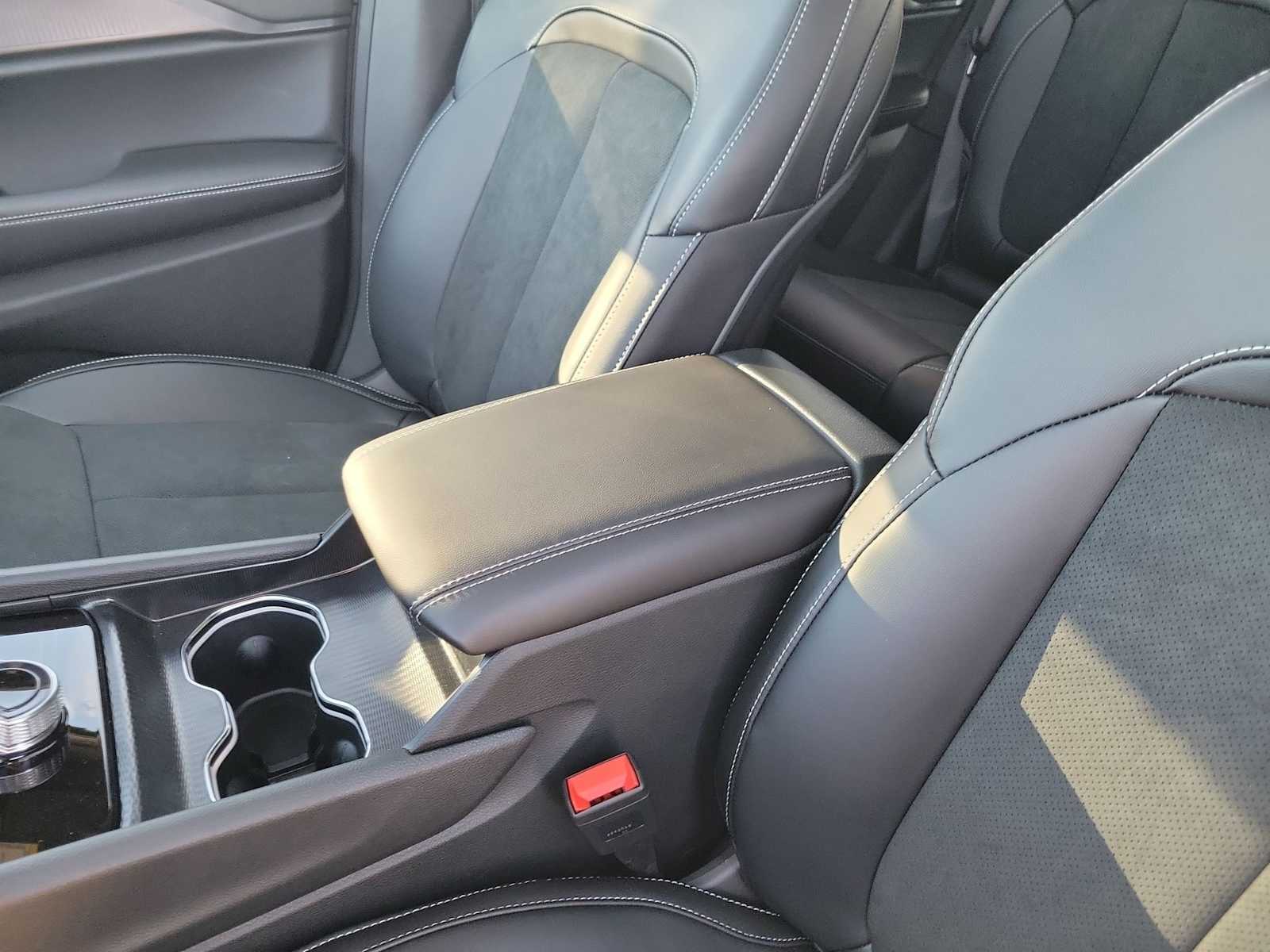 Thumbnail: 2025 Jeep Grand Cherokee - 16