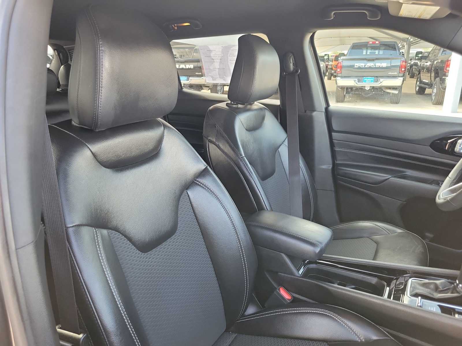 Thumbnail: 2023 Jeep Compass - 14