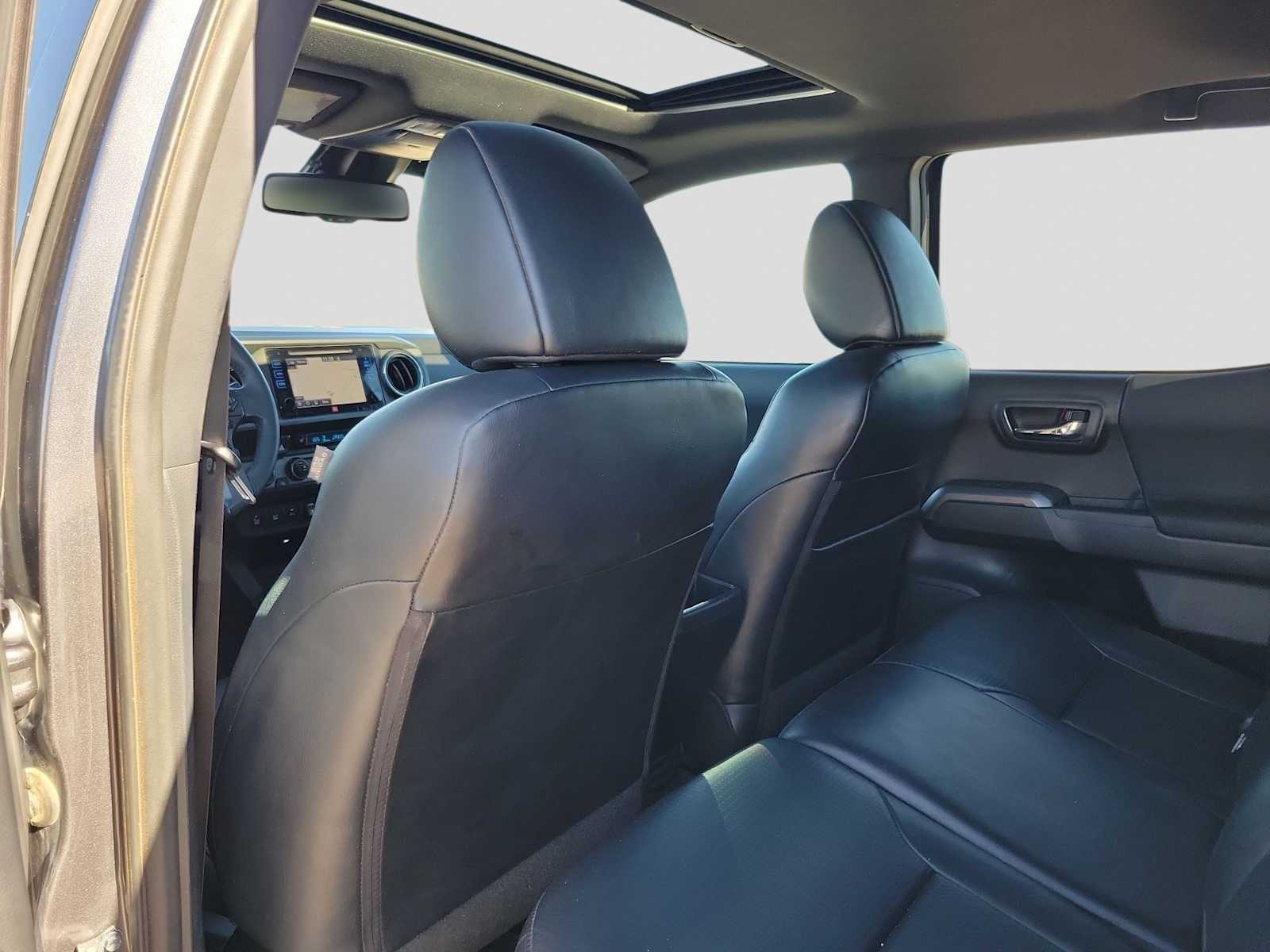 Thumbnail: 2018 Toyota Tacoma - 12