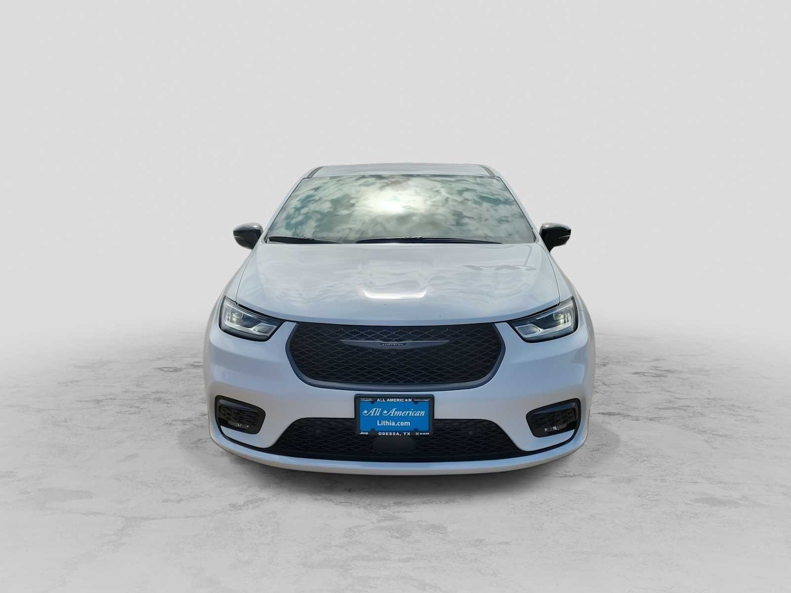 Thumbnail: 2026 Chrysler Pacifica - 3