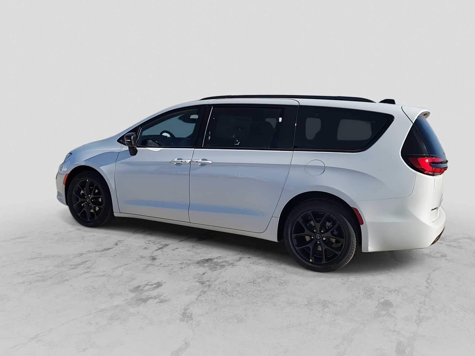 Thumbnail: 2026 Chrysler Pacifica - 7