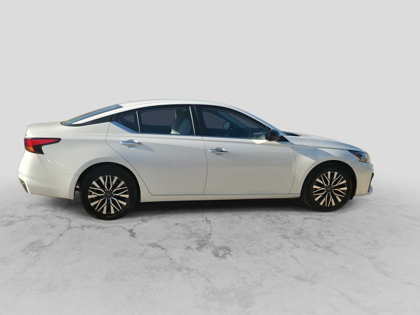 Thumbnail: 2024 Nissan Altima - 9