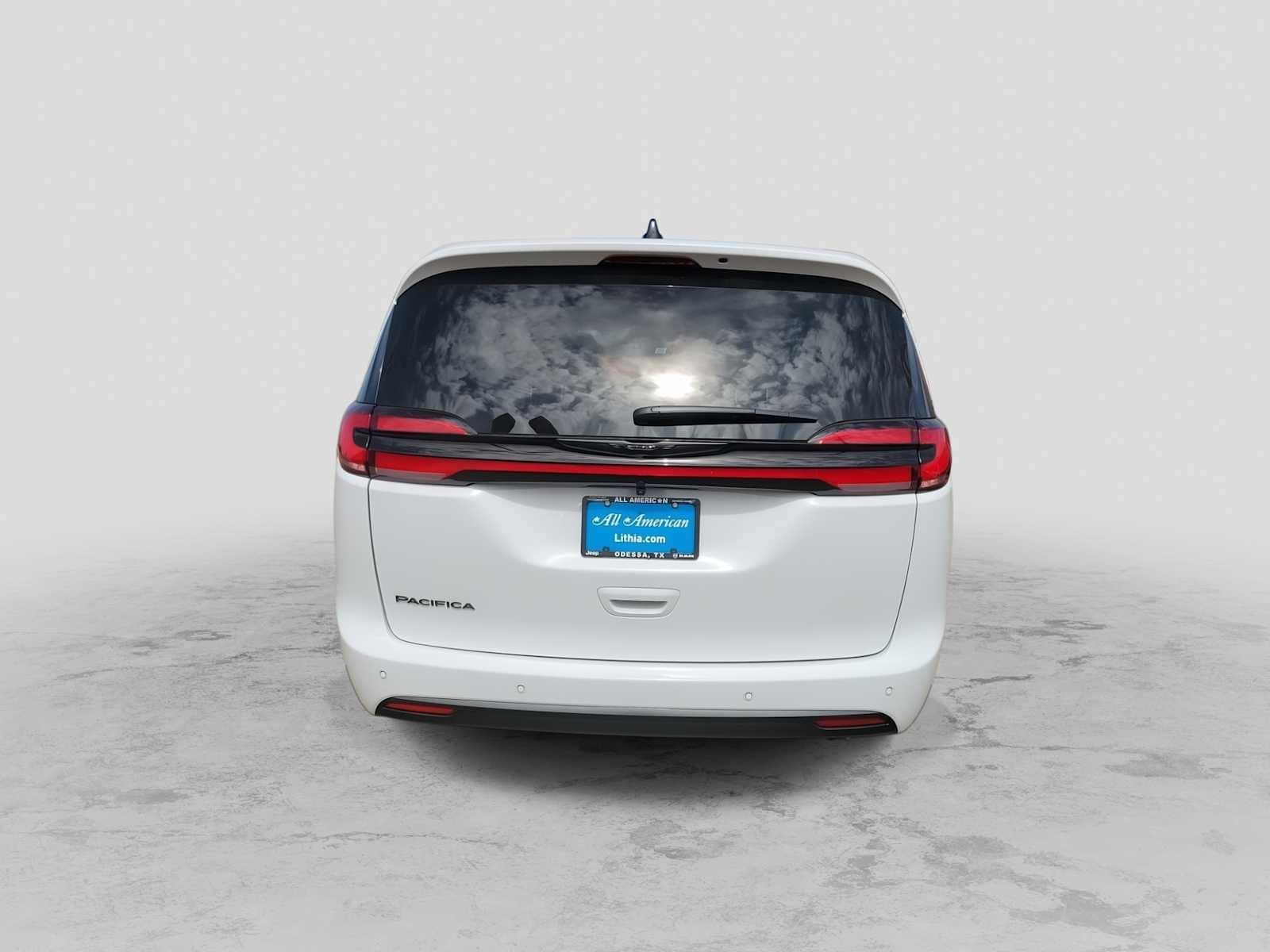 Thumbnail: 2026 Chrysler Pacifica - 7