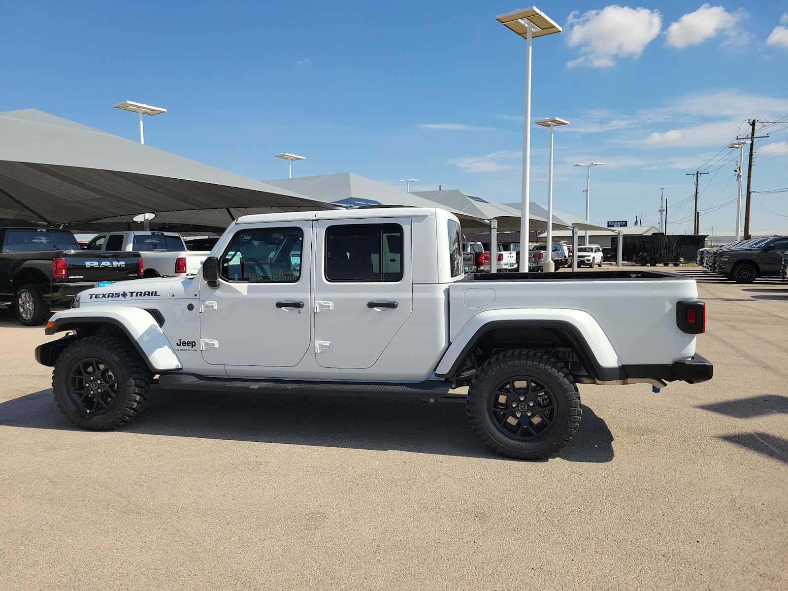 Thumbnail: 2025 Jeep Gladiator - 3