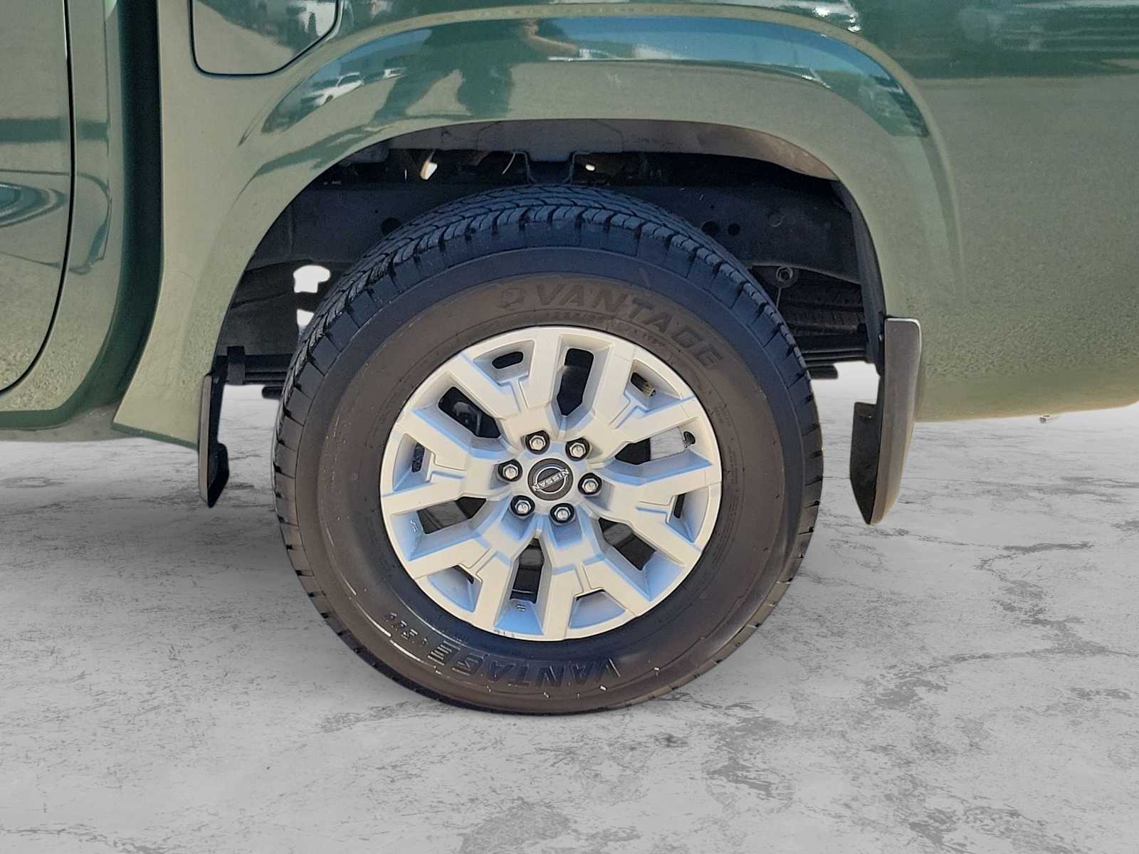 Thumbnail: 2022 Nissan Frontier - 8