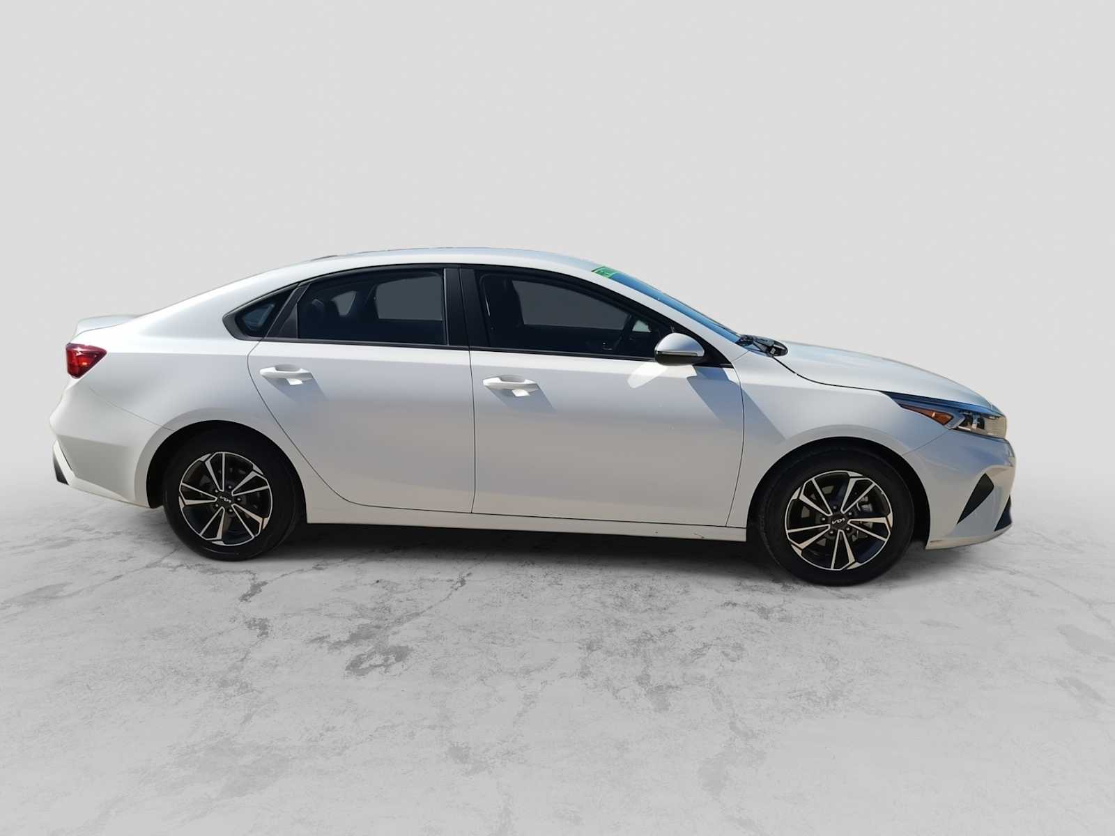 Thumbnail: 2023 Kia Forte - 9